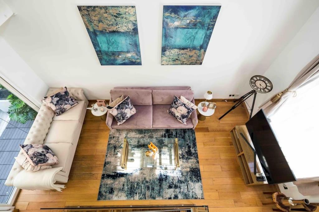 Central Harrods 4BR 6Bed House AC