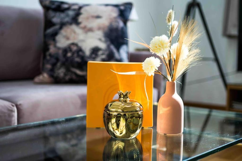 Central Harrods 4BR 6Bed House AC