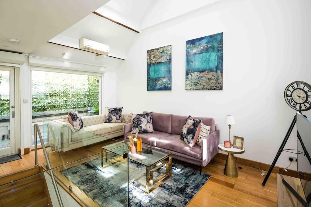 Central Harrods 4BR 6Bed House AC