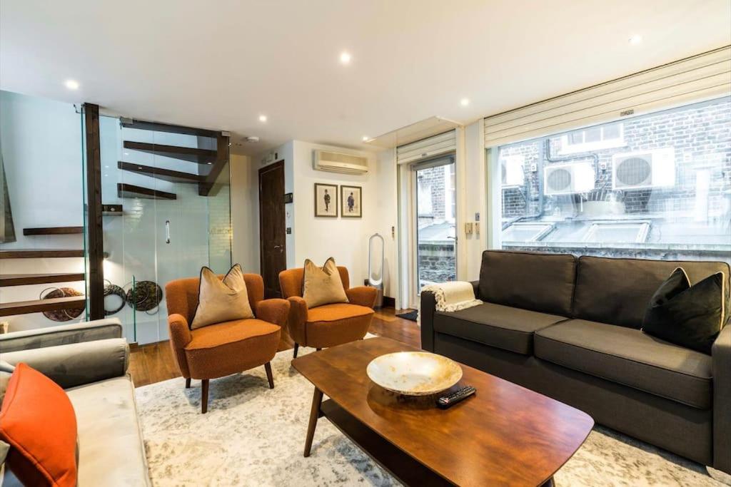 Central Harrods 4BR 6Bed House AC