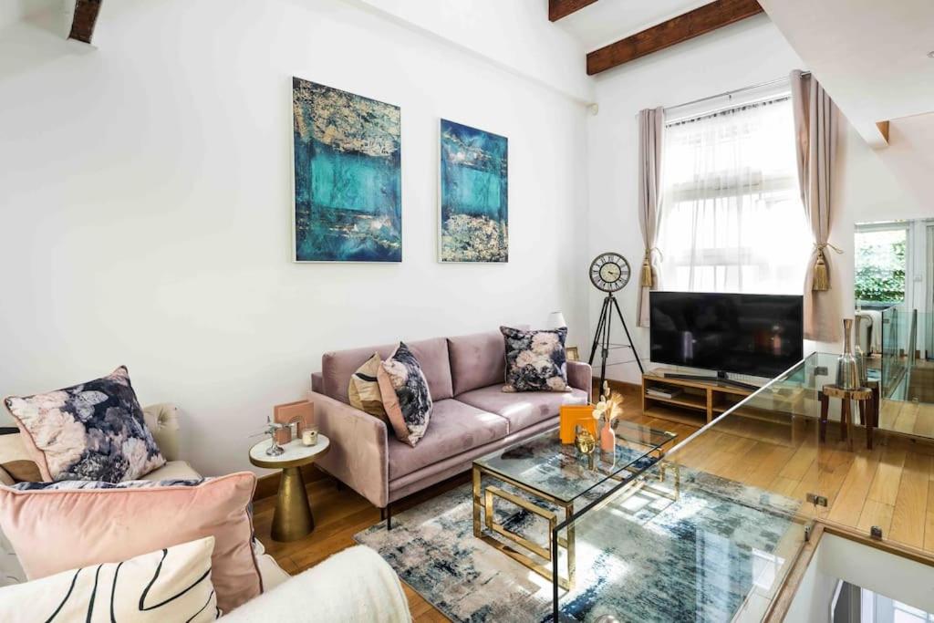 Central Harrods 4BR 6Bed House AC