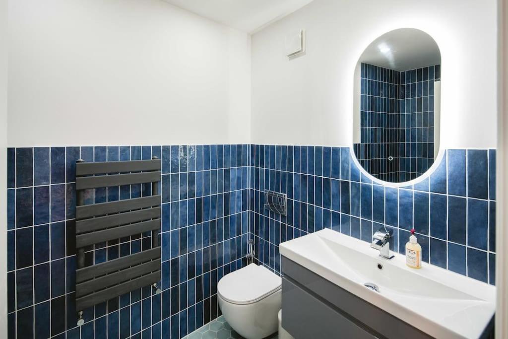 Central Harrods 4BR 6Bed House AC