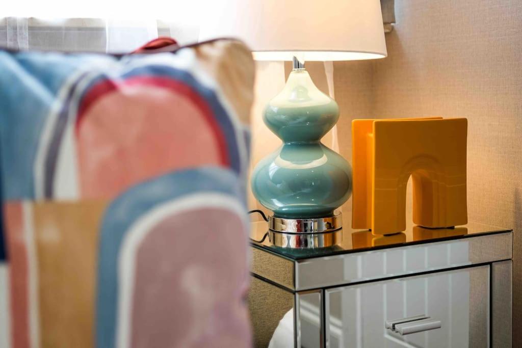 Central Harrods 4BR 6Bed House AC