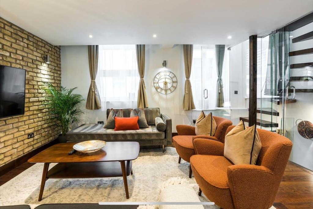 Central Harrods 4BR 6Bed House AC