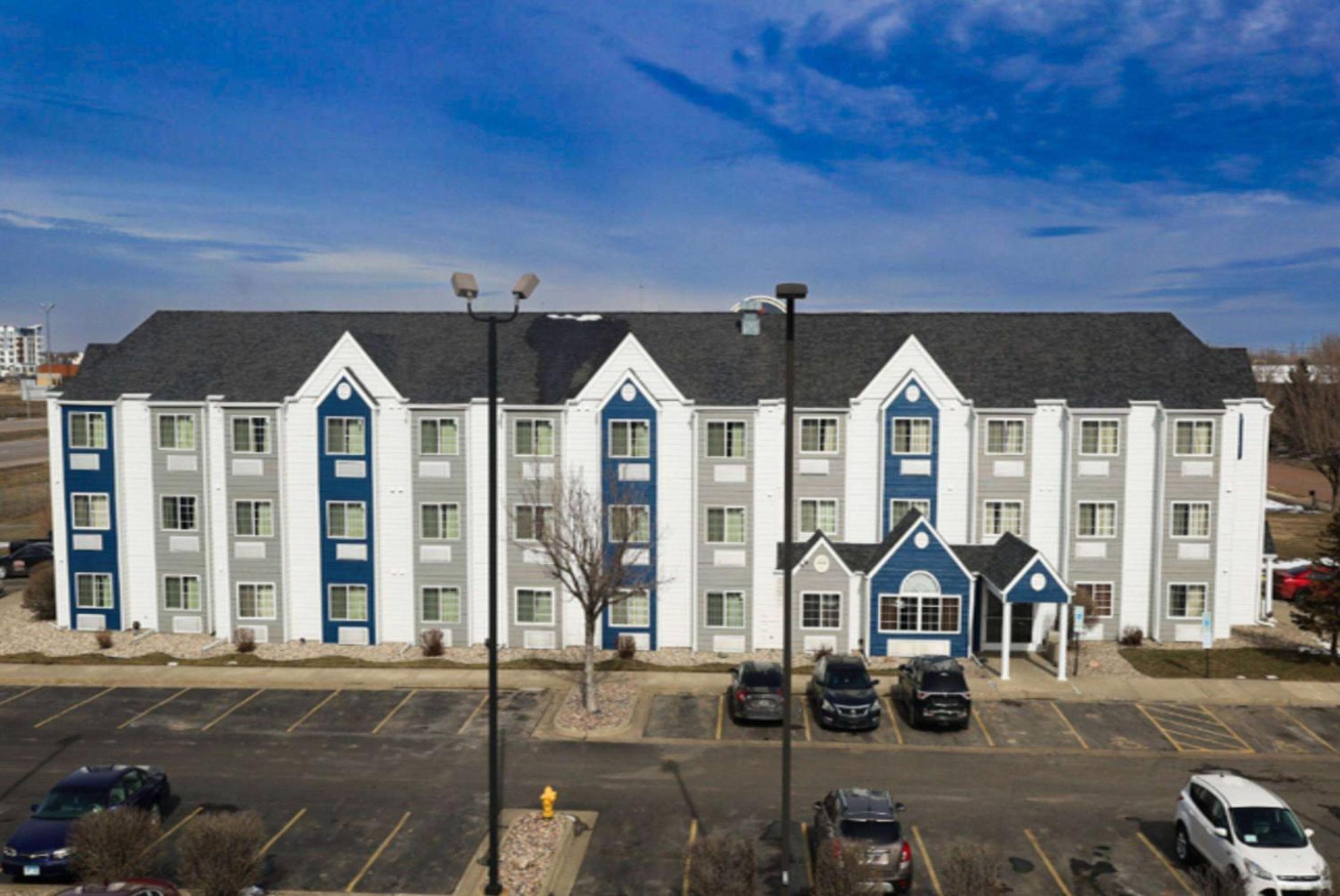 Hotel Microtel Inn & Suites by Wyndham Sioux Falls - Image 1