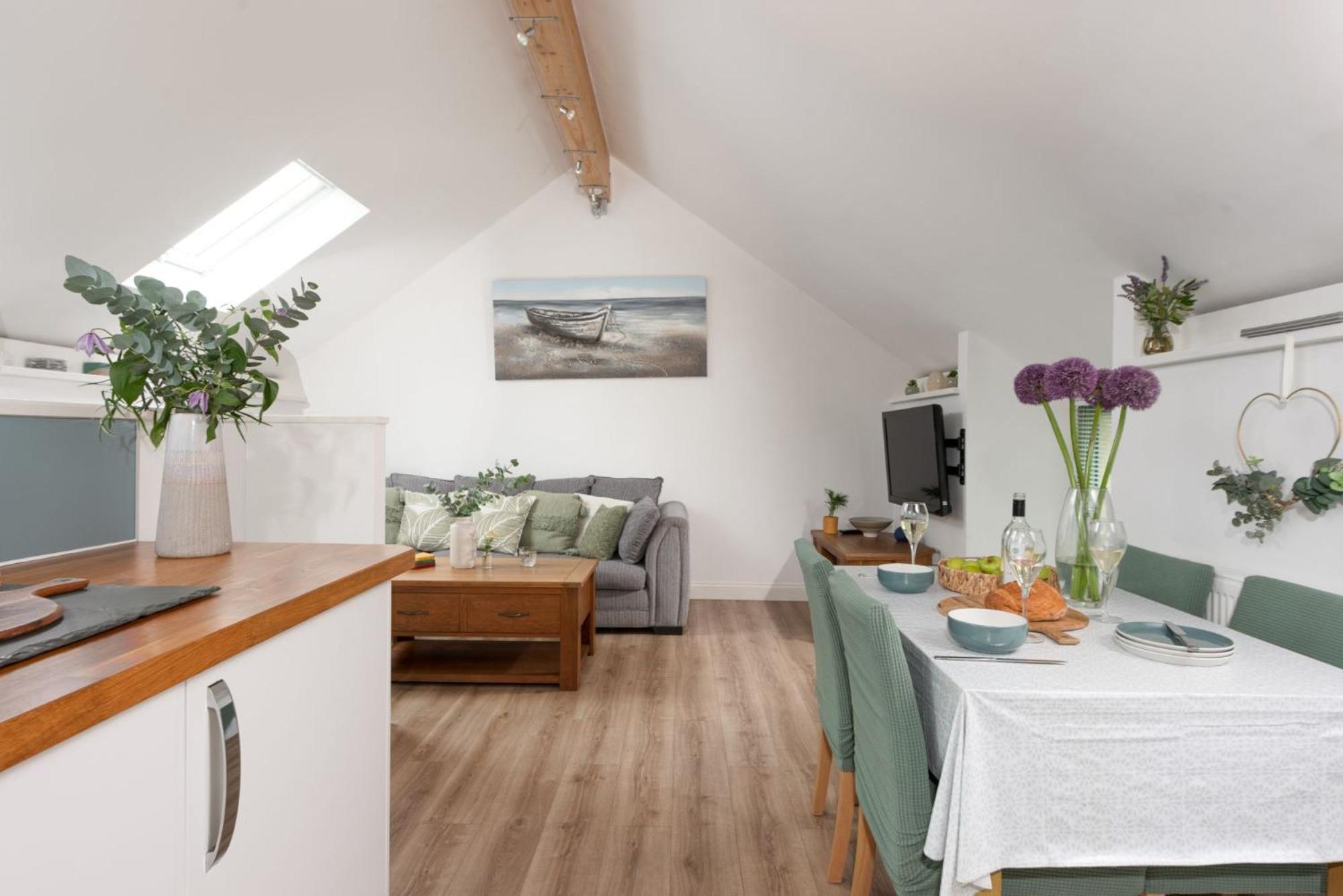 Captains Loft, Godolphin Cross view 2