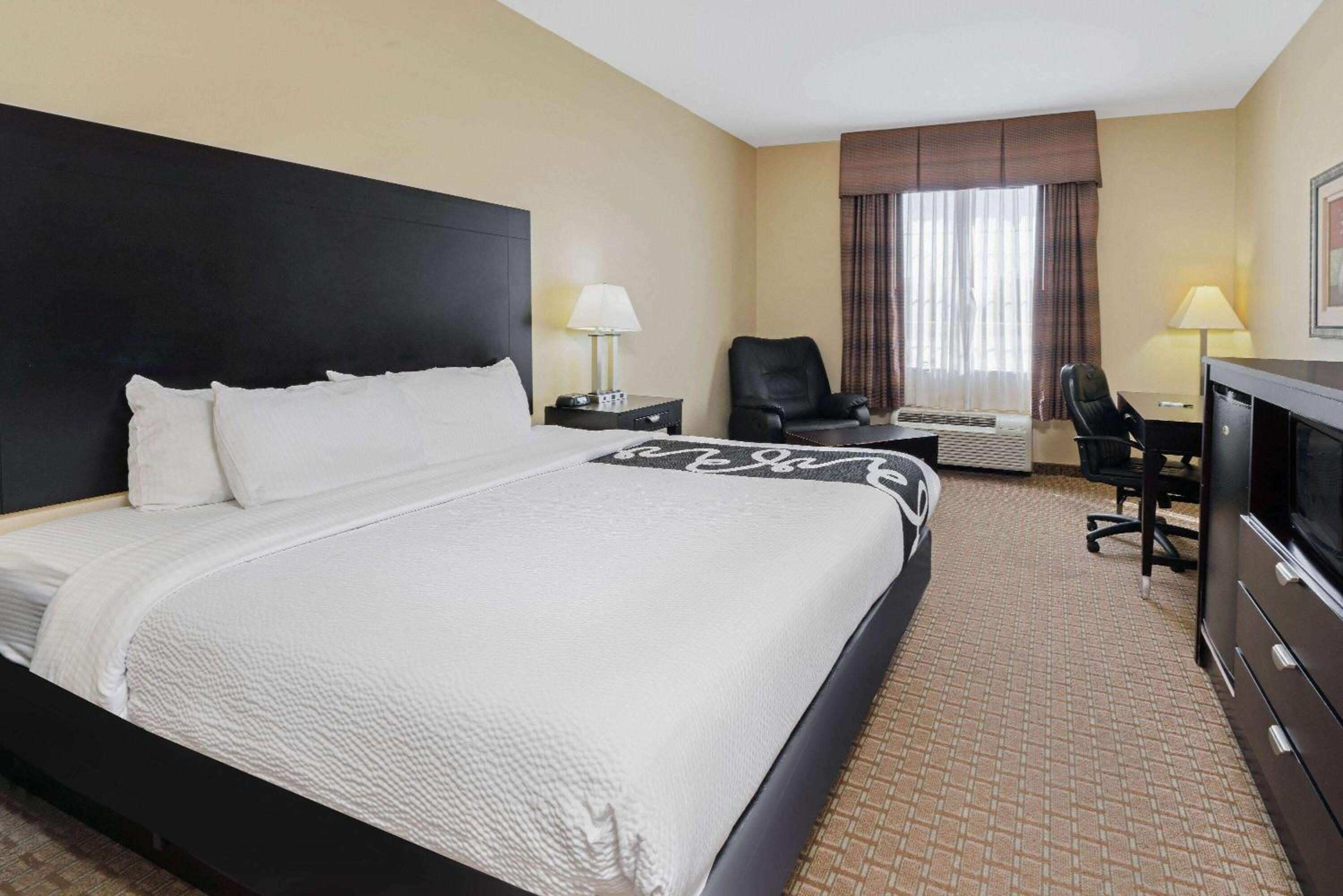 Morgan City Vacations - La Quinta by Wyndham Morgan City - Property Image 2
