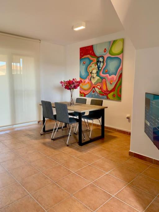 Casa con jardín, wifi, aire acondicionado, piscina view 2