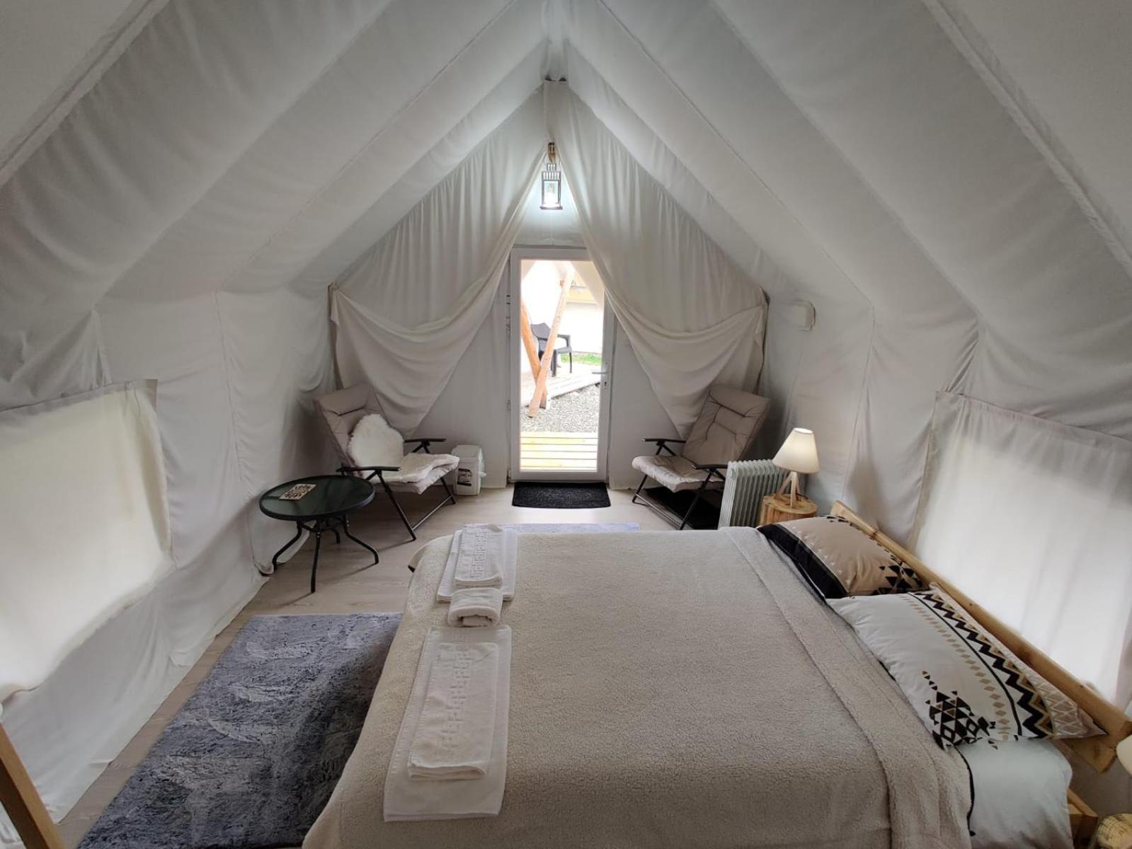 PINIALE GLAMPING TRIB