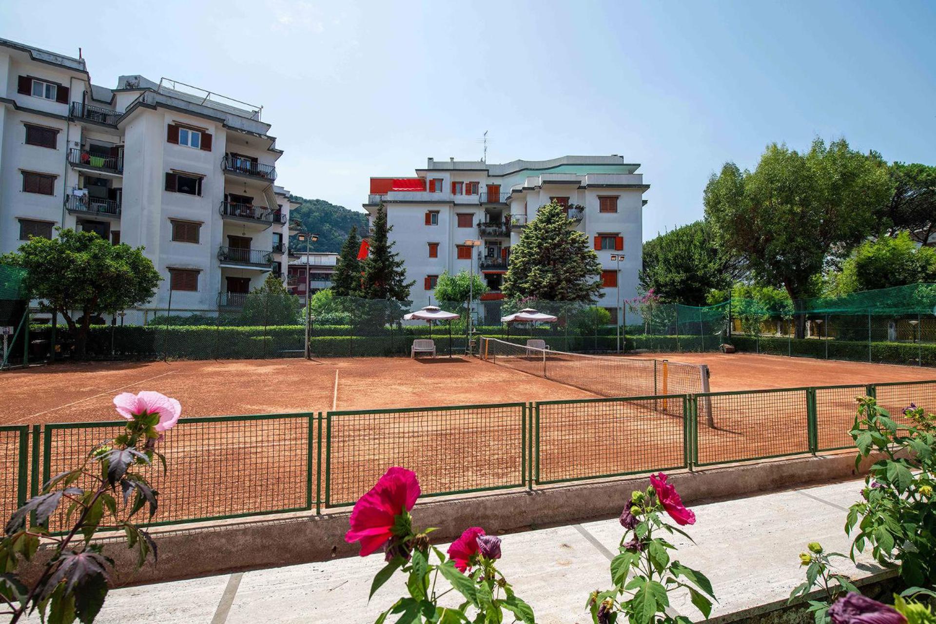 Maison B en Sorrento — activities & amenities