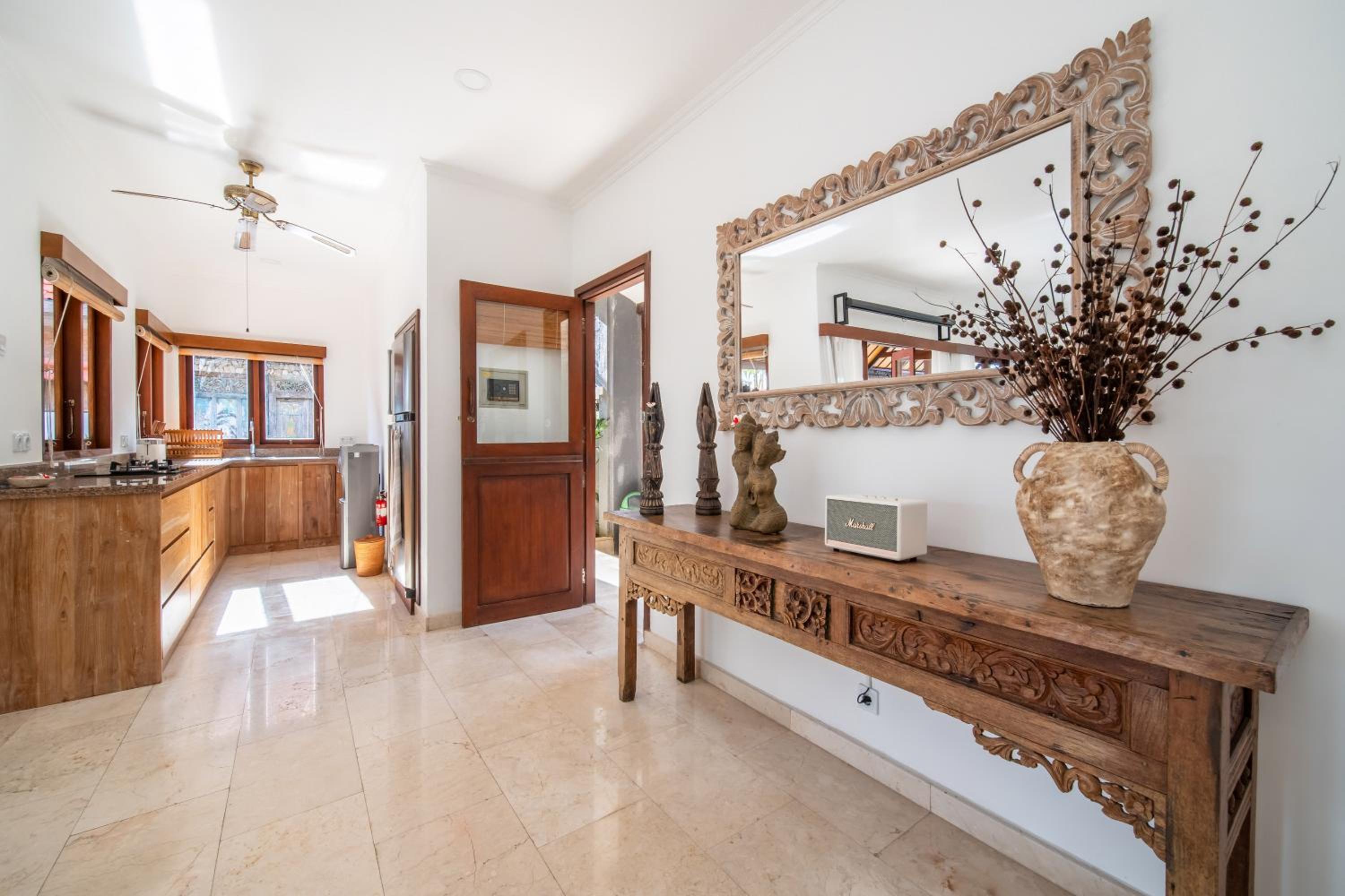 Tropical Villa Asmara - 400sqm Garden Oasis with large Pool and Scenic Views