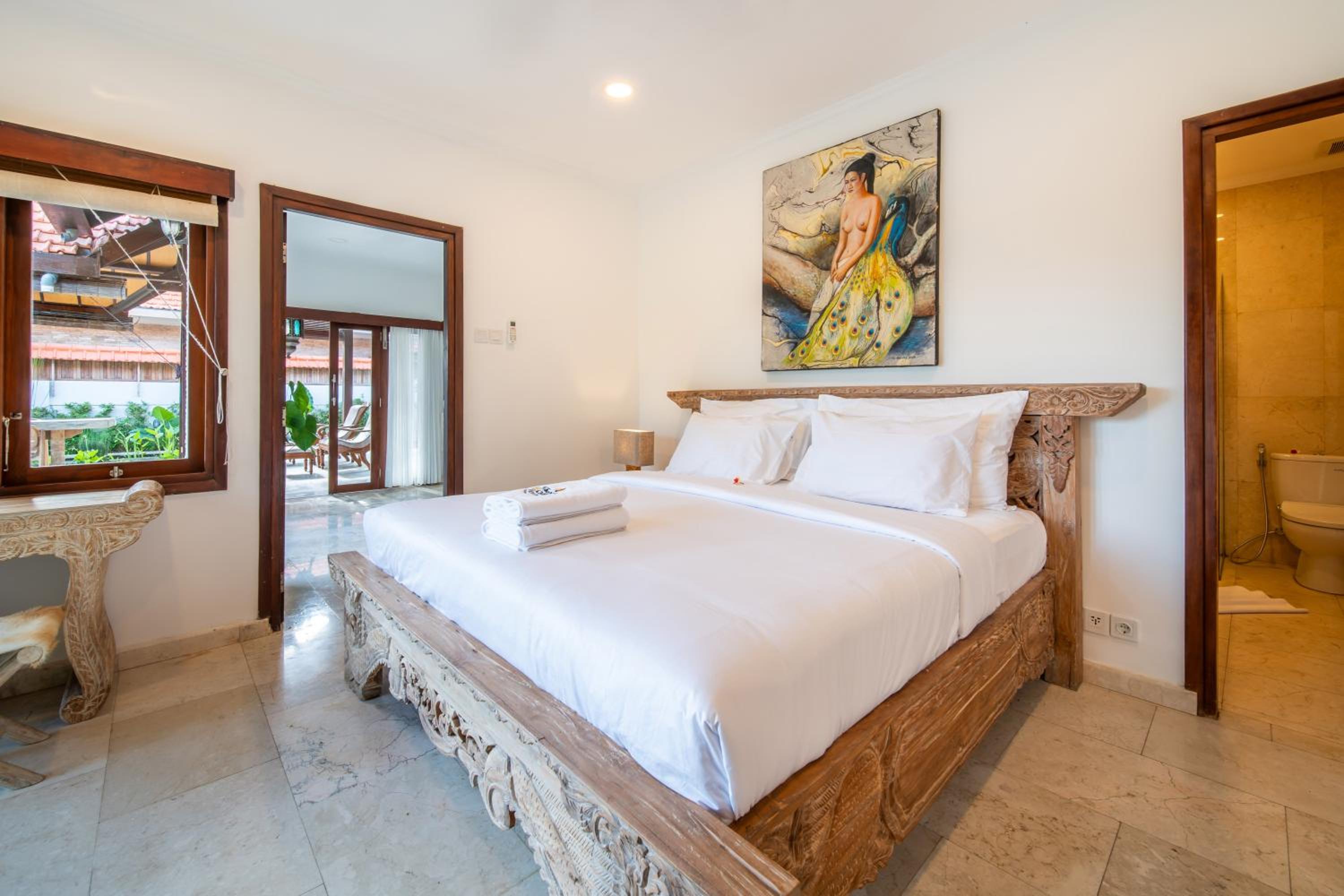 Tropical Villa Asmara - 400sqm Garden Oasis with large Pool and Scenic Views