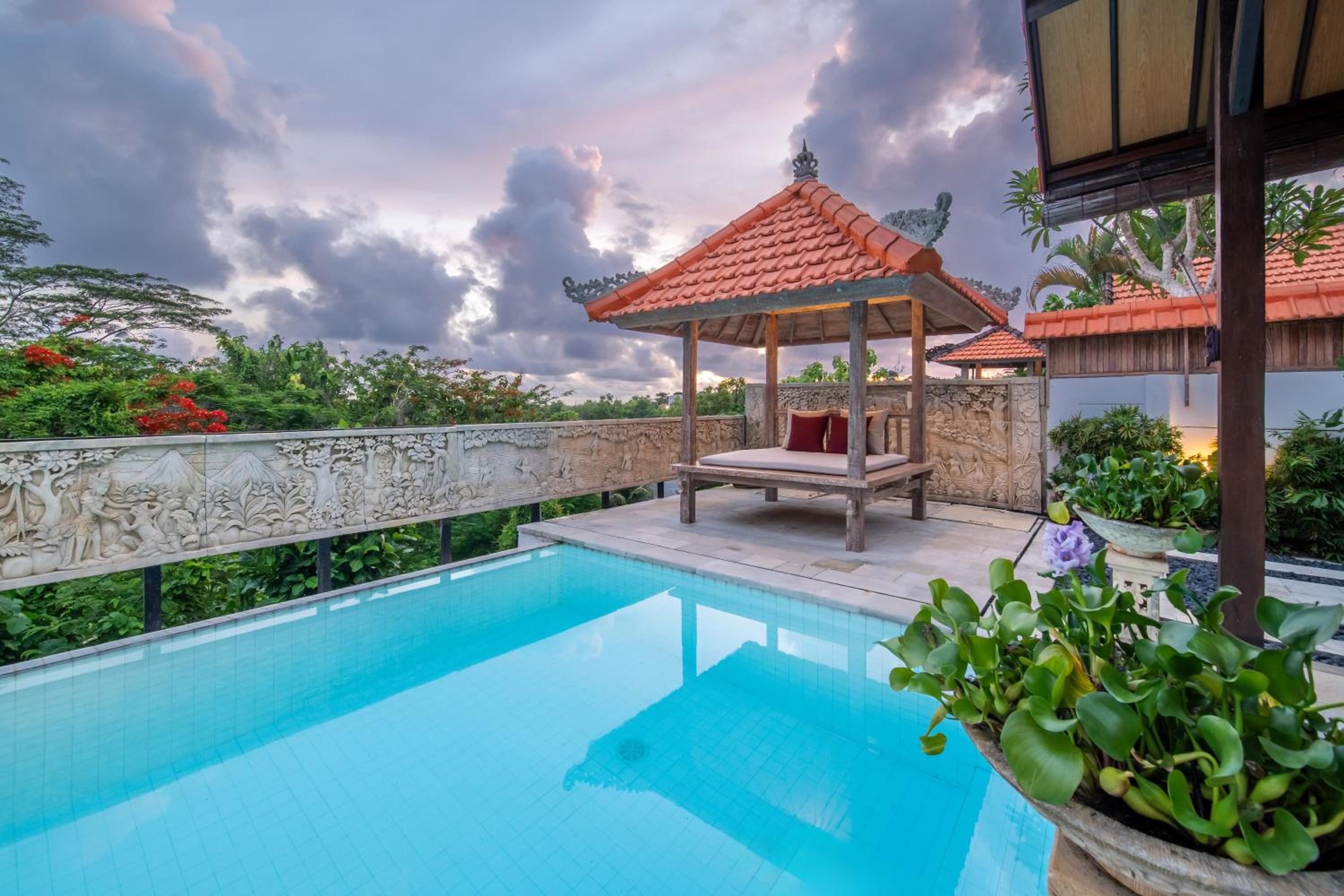 Tropical Villa Asmara - 400sqm Garden Oasis with large Pool and Scenic Views
