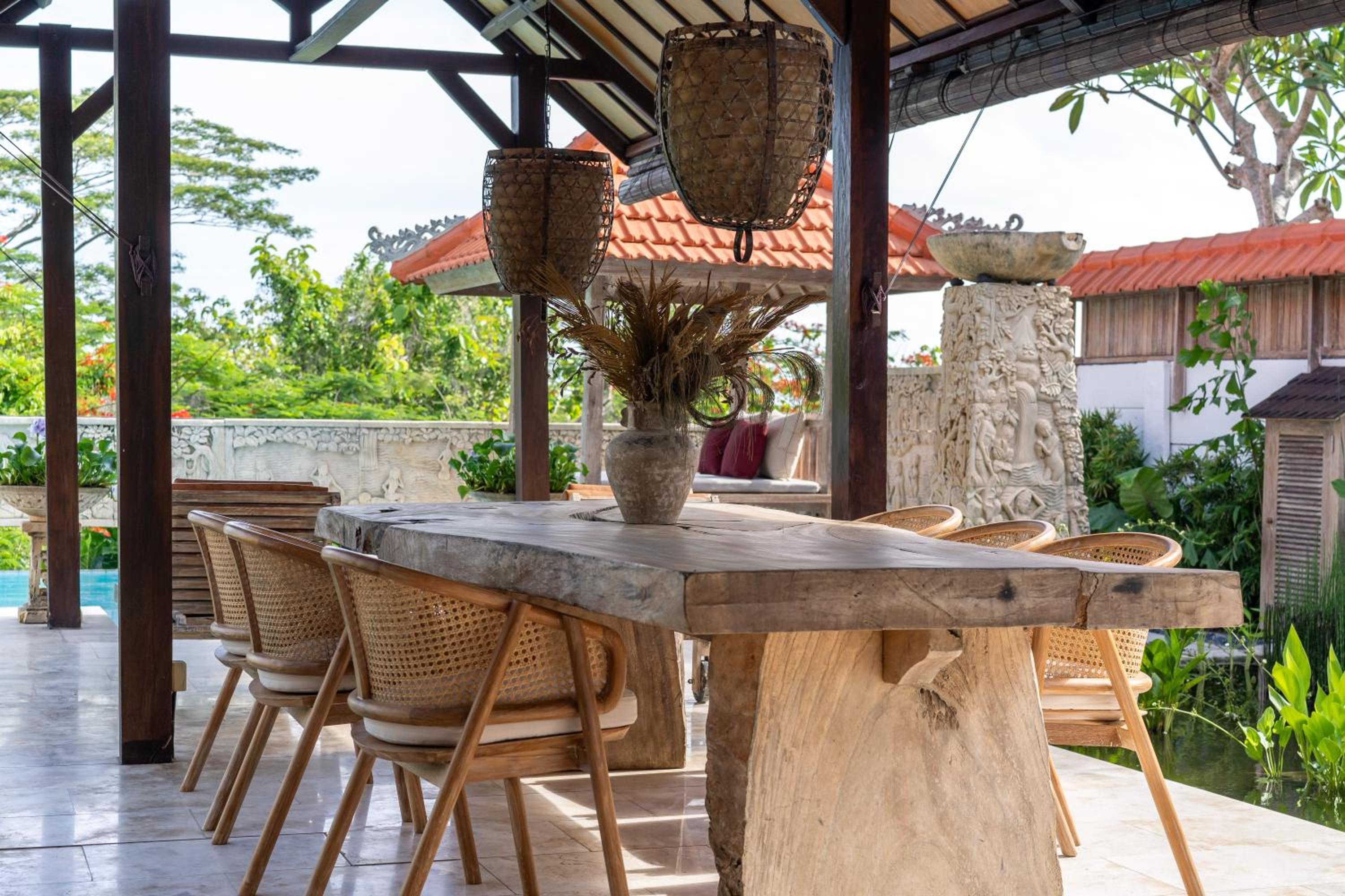 Tropical Villa Asmara - 400sqm Garden Oasis with large Pool and Scenic Views