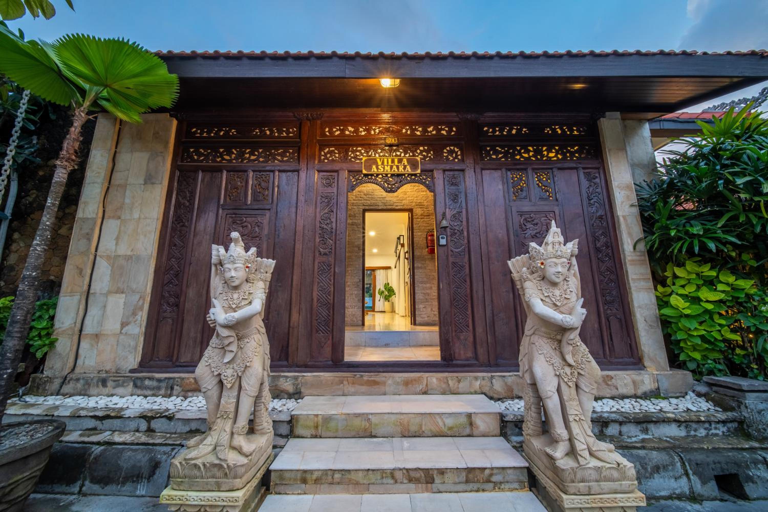Tropical Villa Asmara - 400sqm Garden Oasis with large Pool and Scenic Views