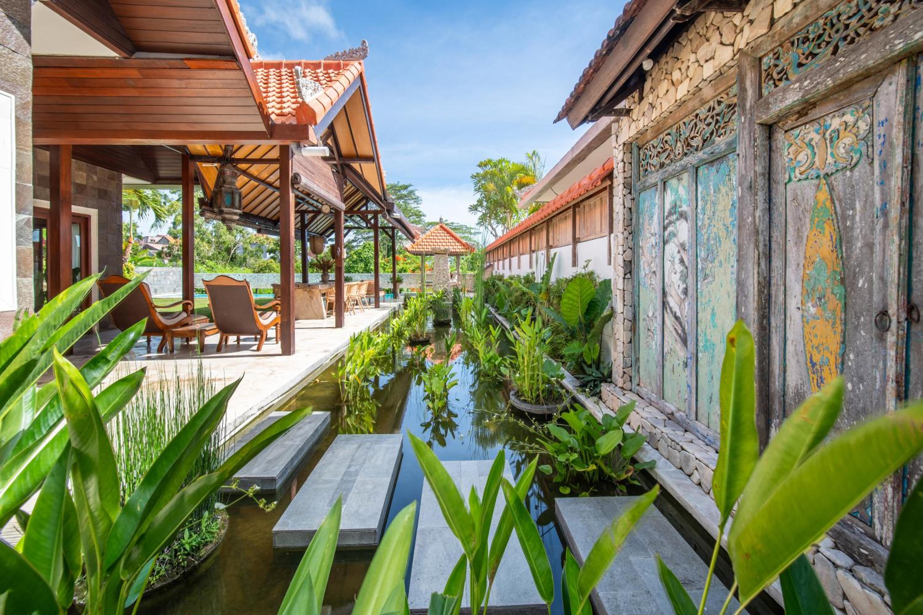 Tropical Villa Asmara - 400sqm Garden Oasis with large Pool and Scenic Views