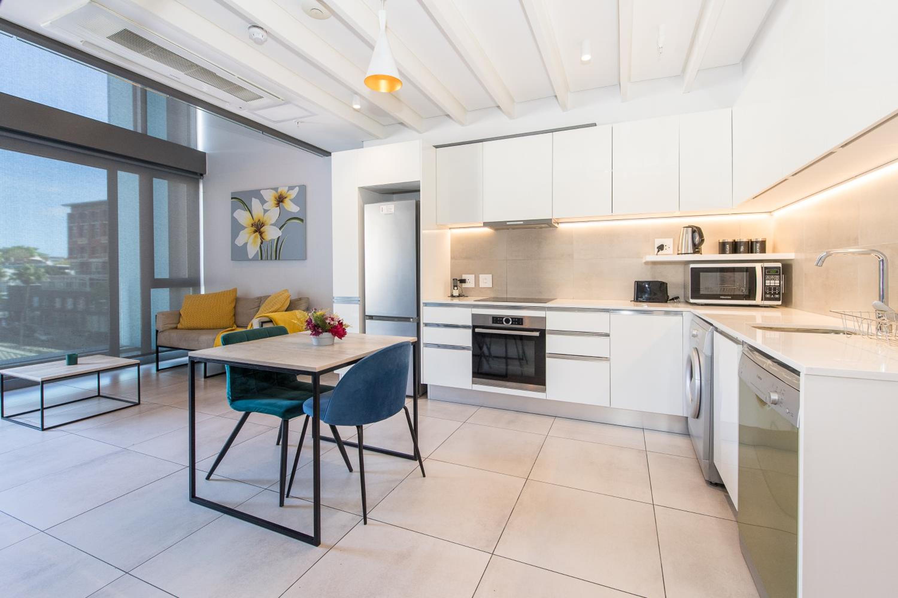Modern Loft in De Waterkant view 3