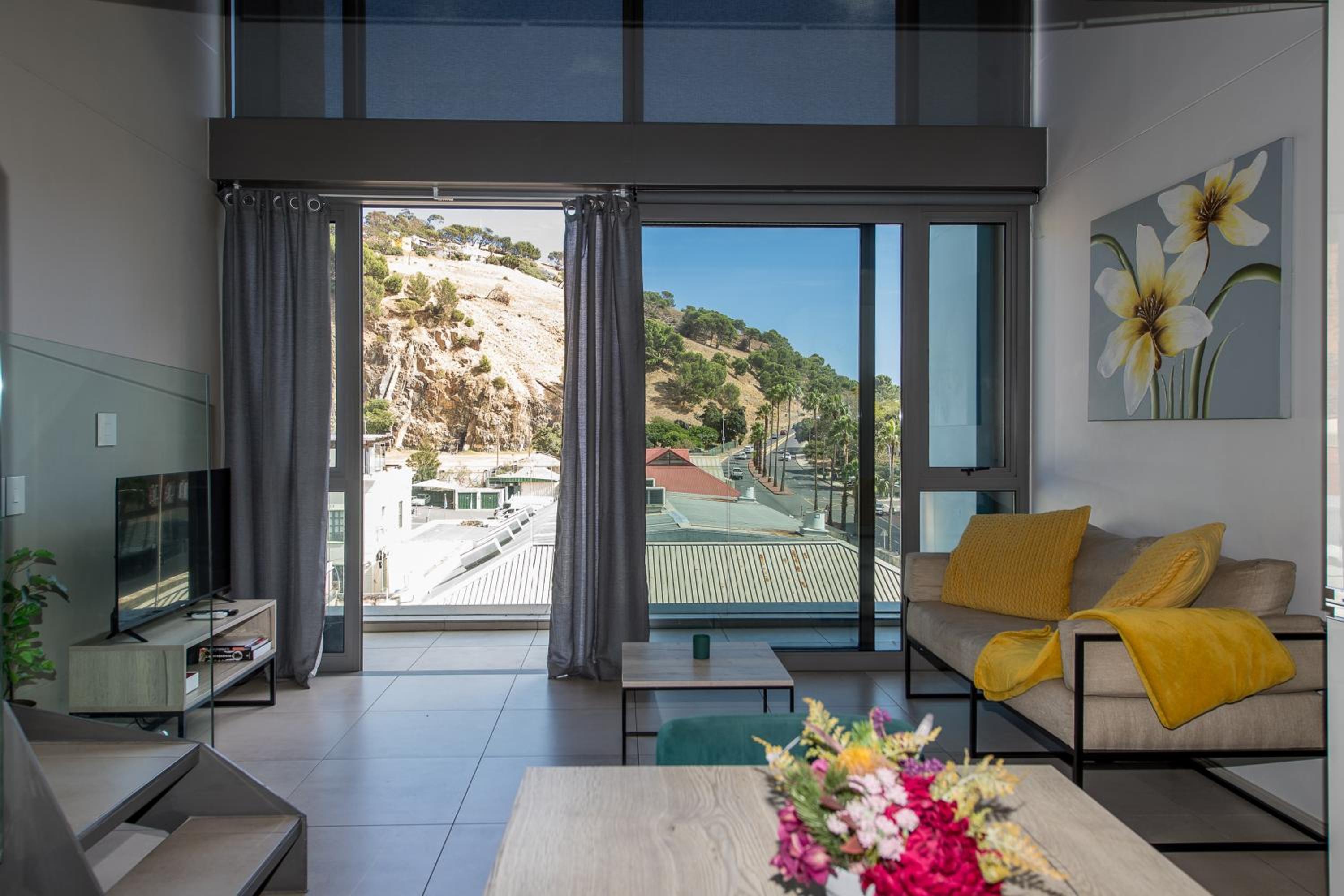 Modern Loft in De Waterkant view 4
