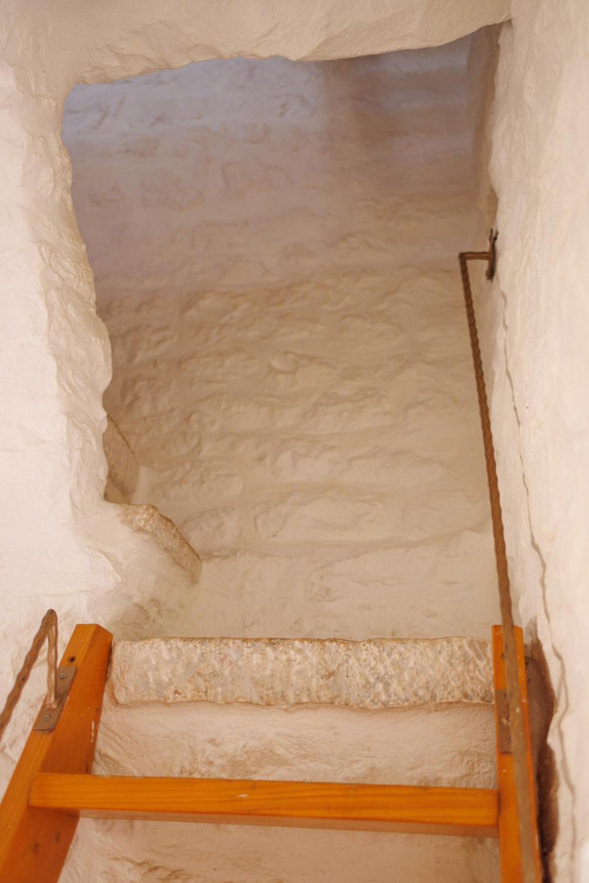 LITHOS TRADITIONAL TOWER