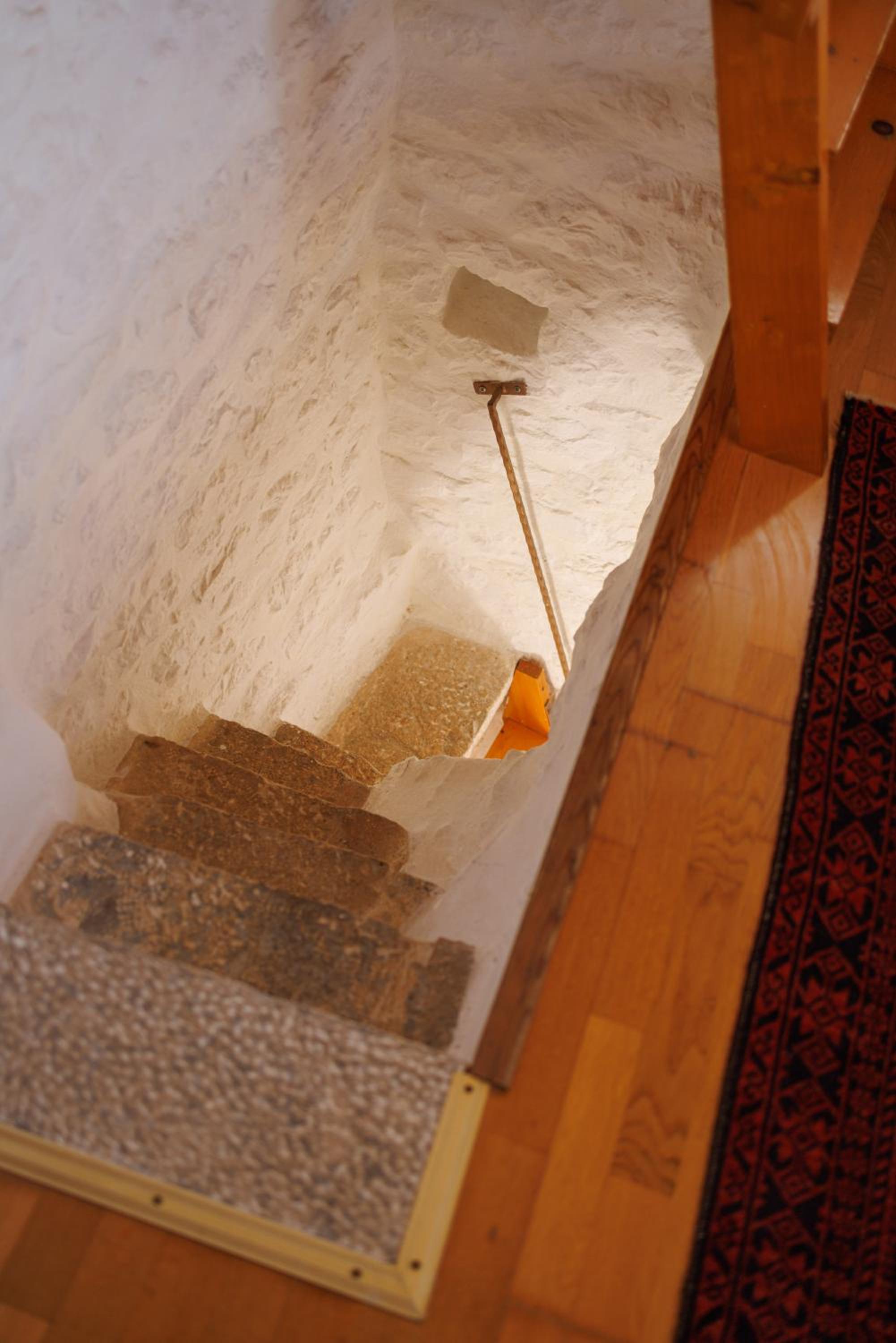 LITHOS TRADITIONAL TOWER