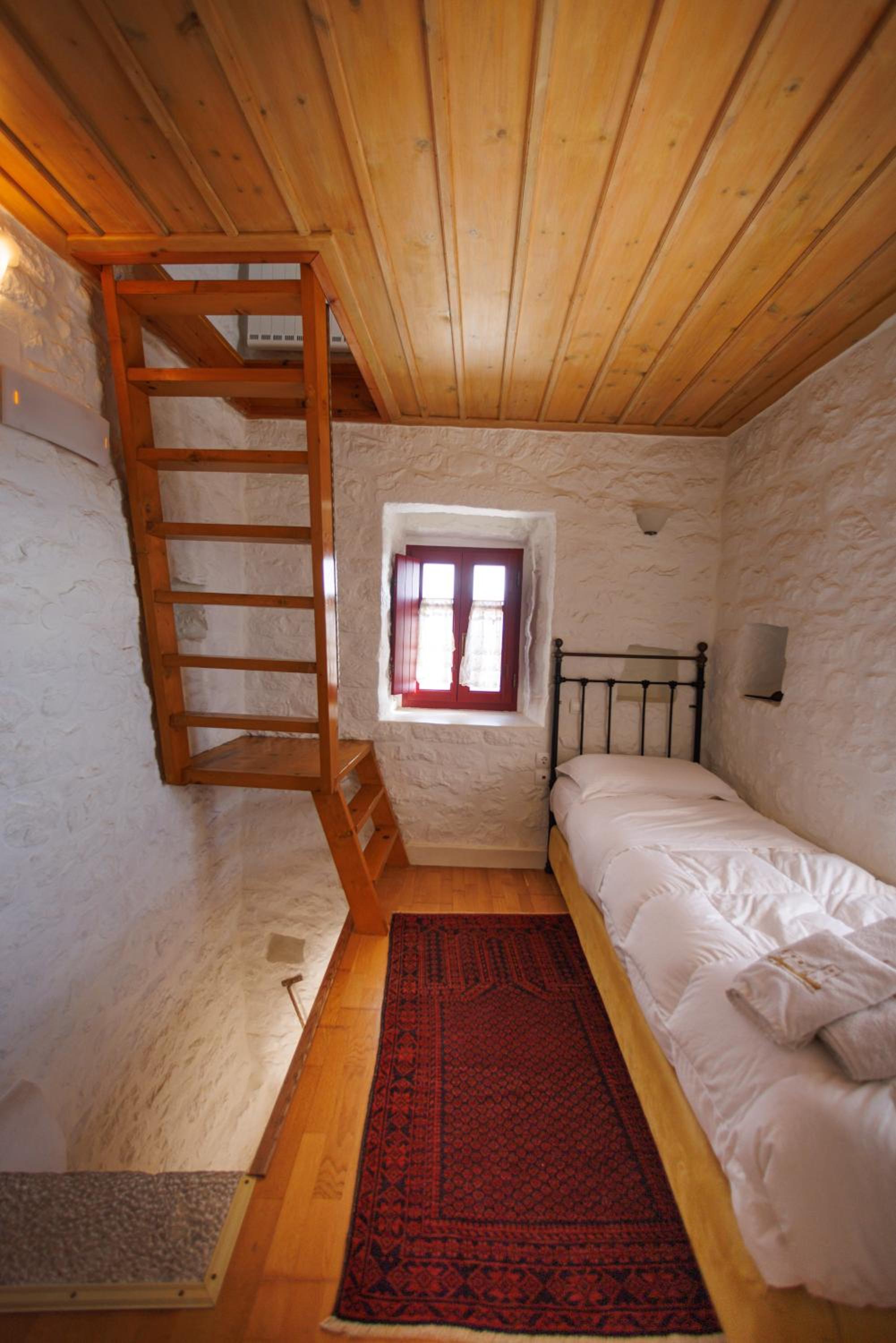 LITHOS TRADITIONAL TOWER