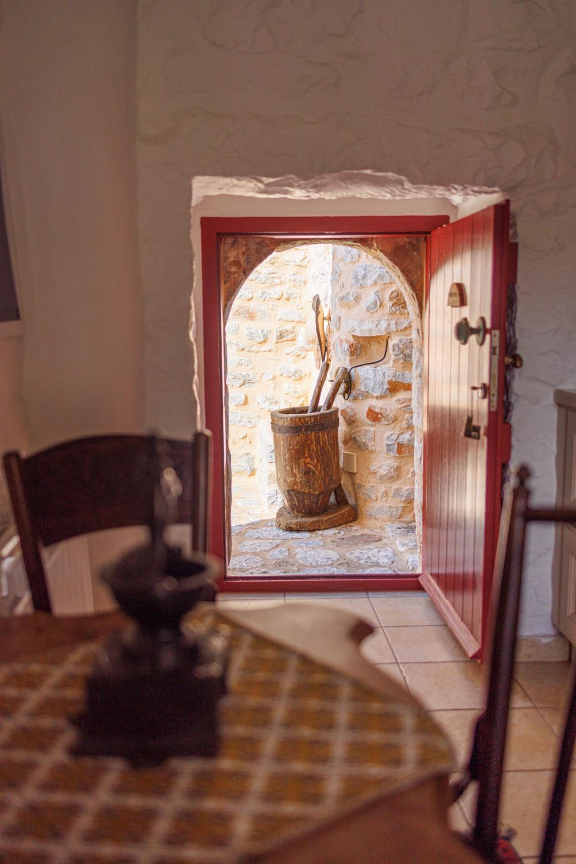 LITHOS TRADITIONAL TOWER