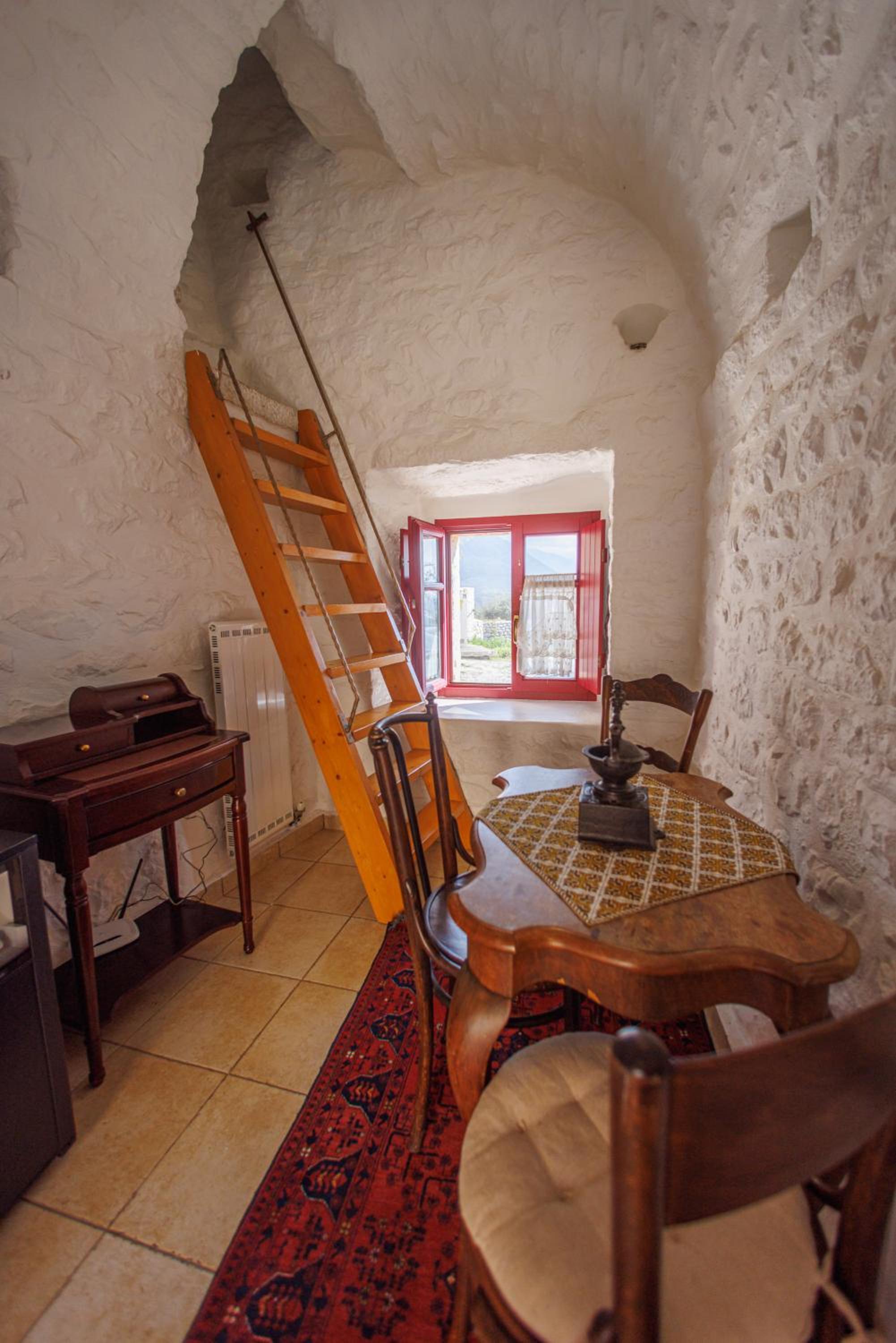 LITHOS TRADITIONAL TOWER
