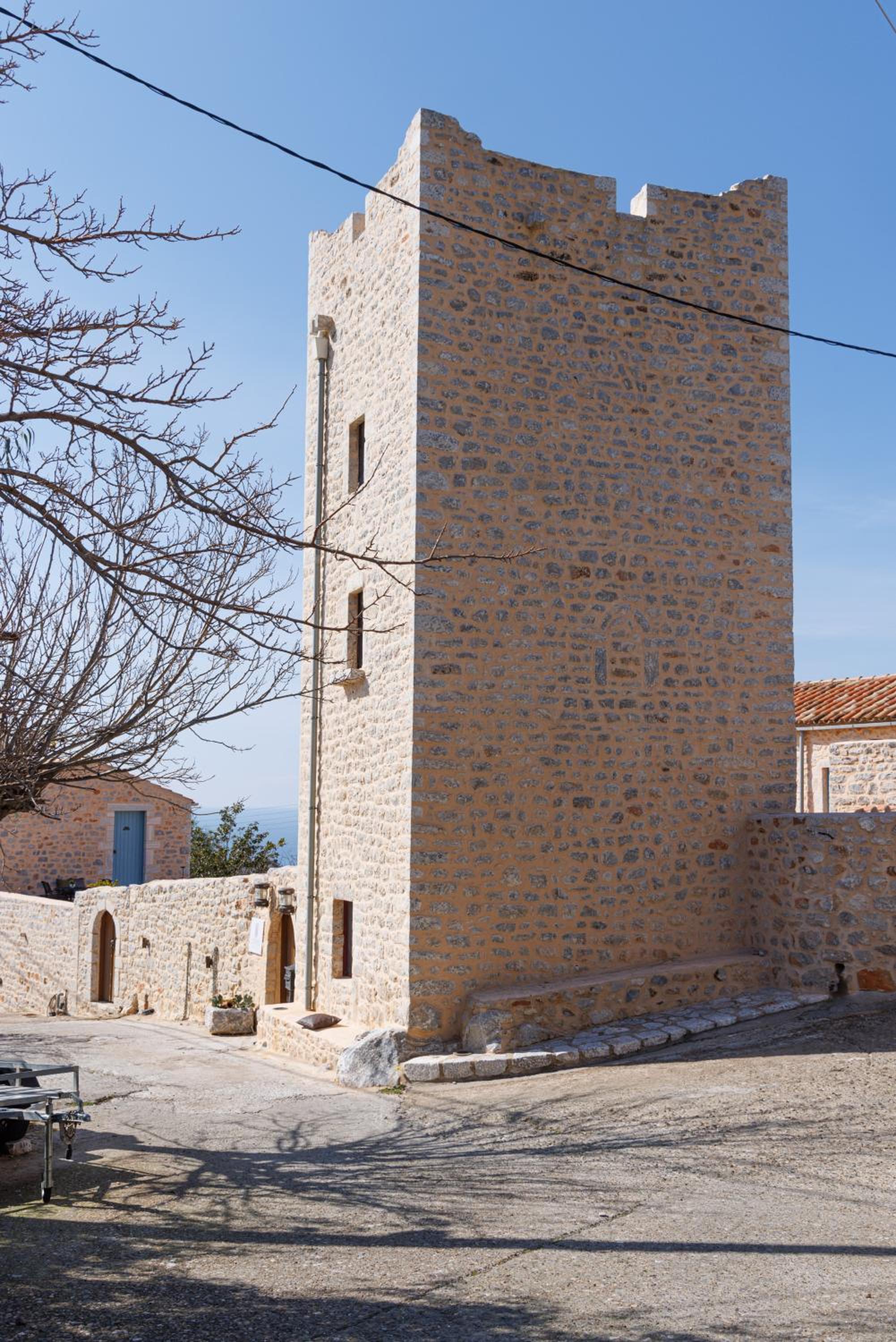 LITHOS TRADITIONAL TOWER