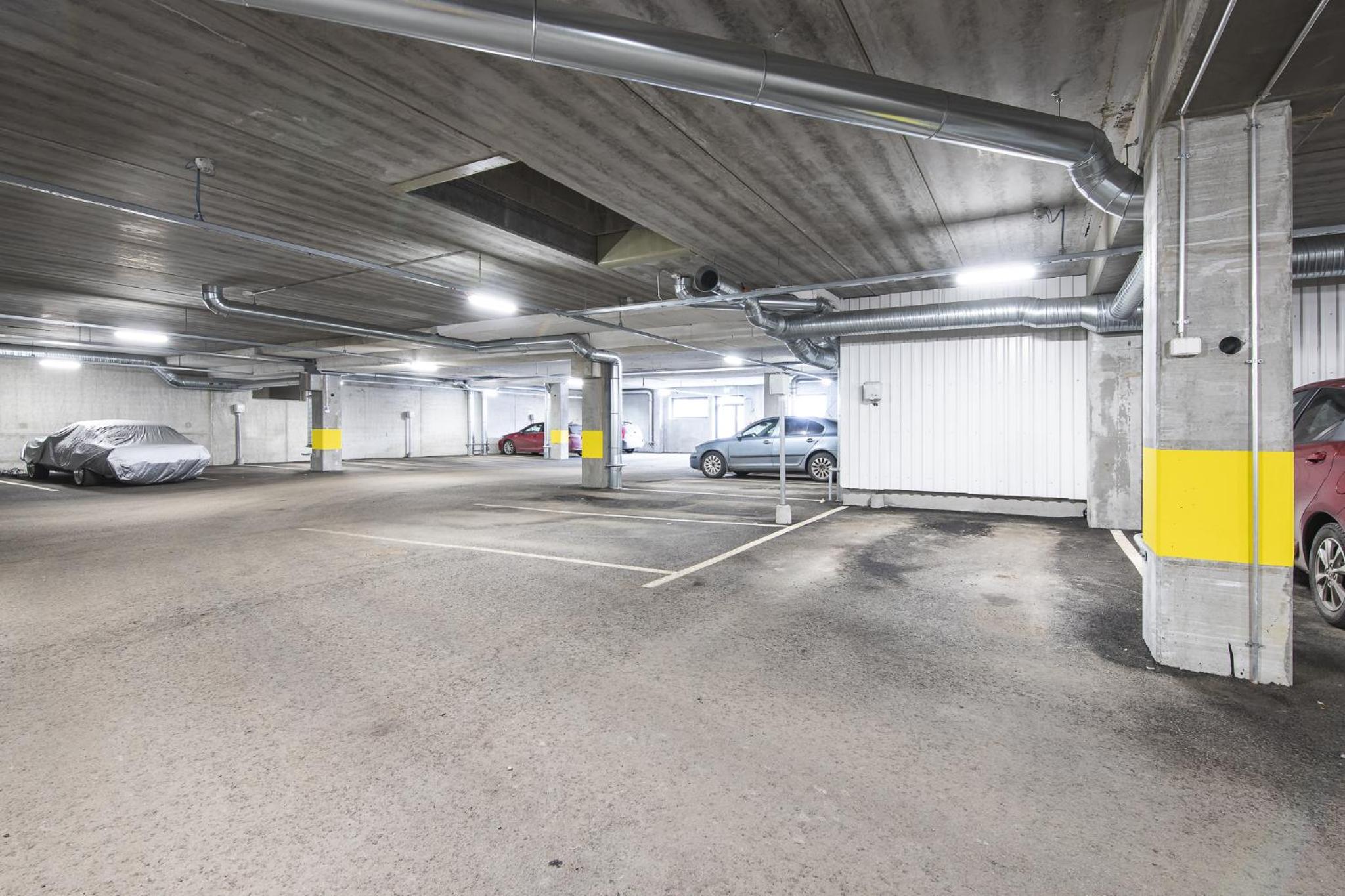 Saunallinen kaksio autohallipaikalla