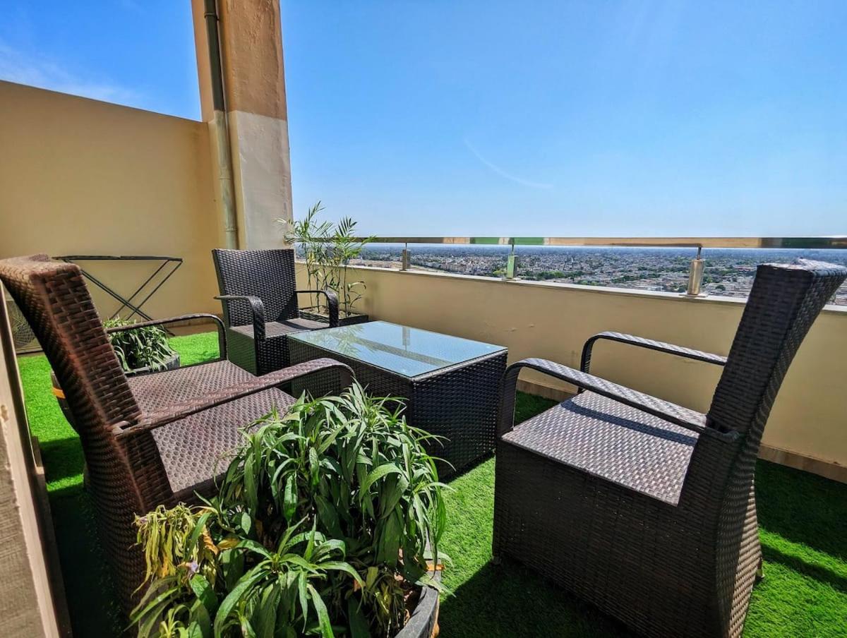 GoldCrest Mall - Sunset View One-Bed Suite view 4