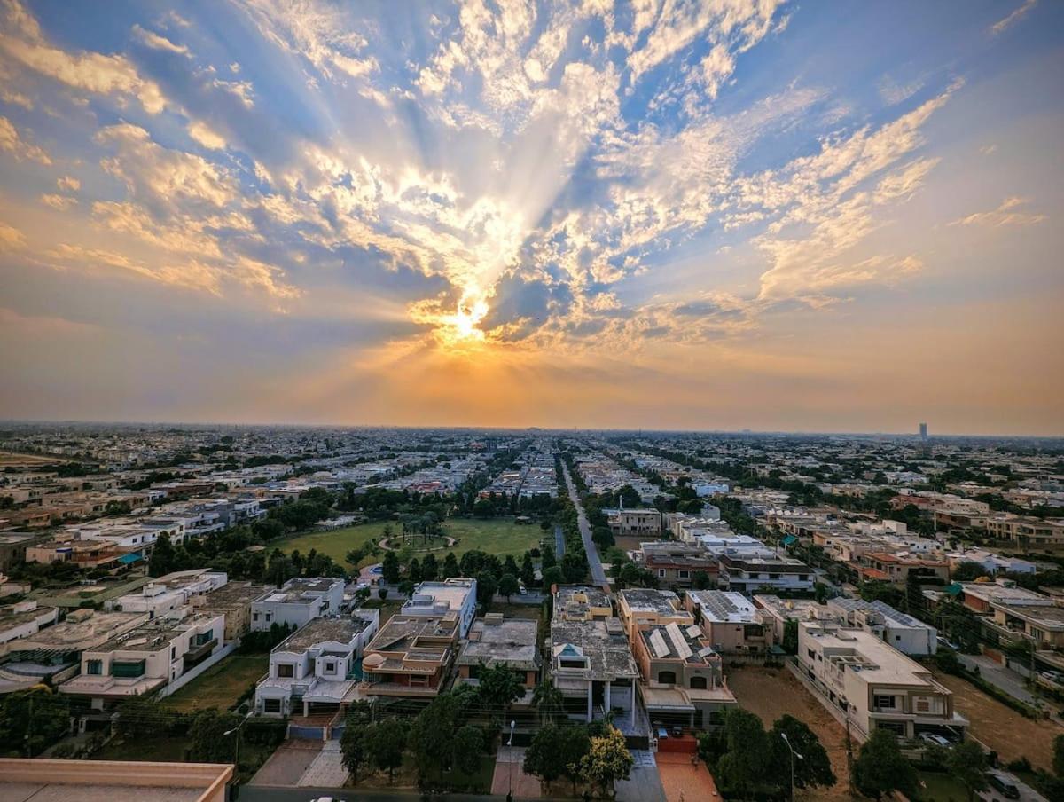 GoldCrest Mall - Sunset View One-Bed Suite view 5