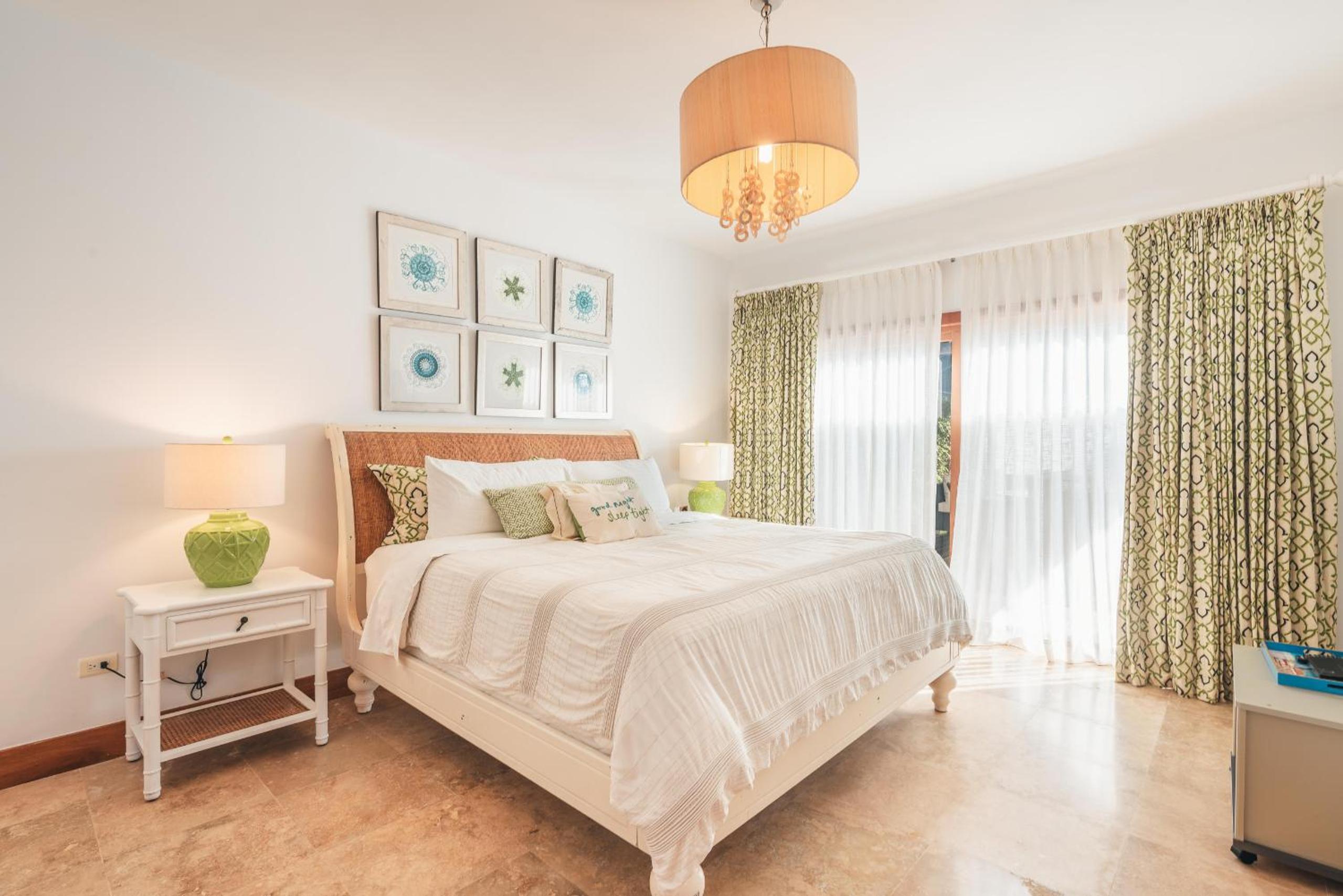 Charming villa with ocean view in Puerto Bahia