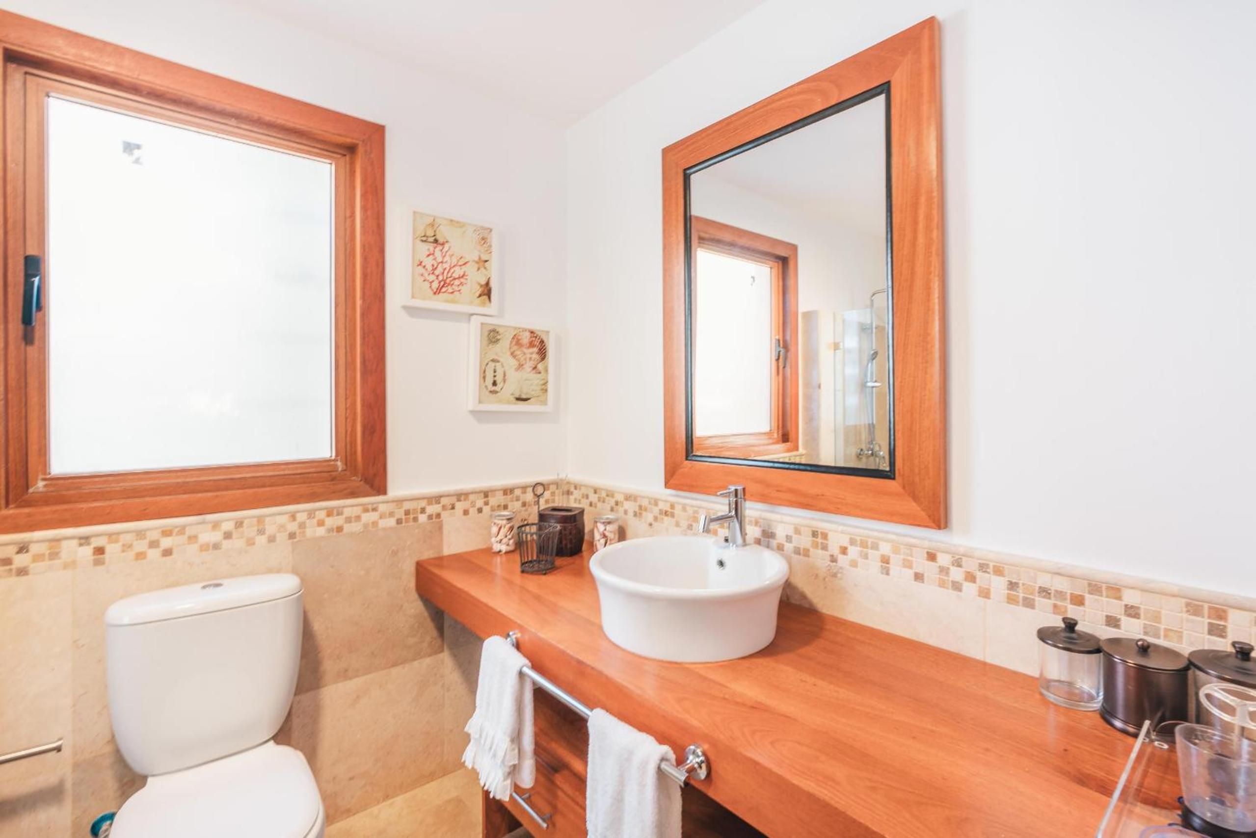 Charming villa with ocean view in Puerto Bahia