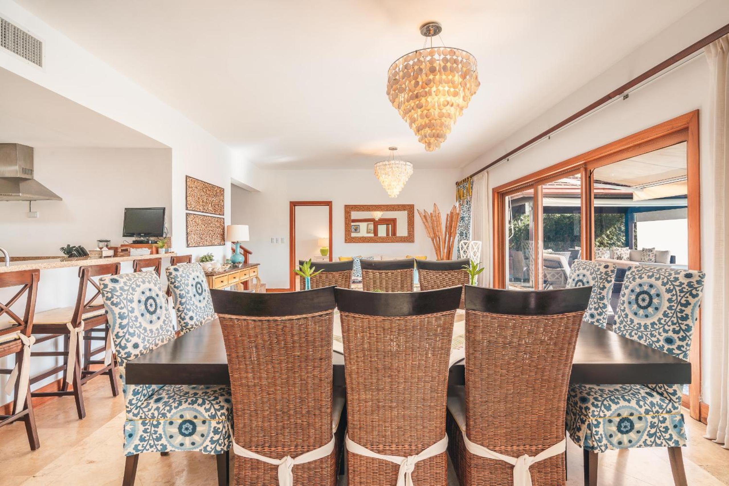 Charming villa with ocean view in Puerto Bahia