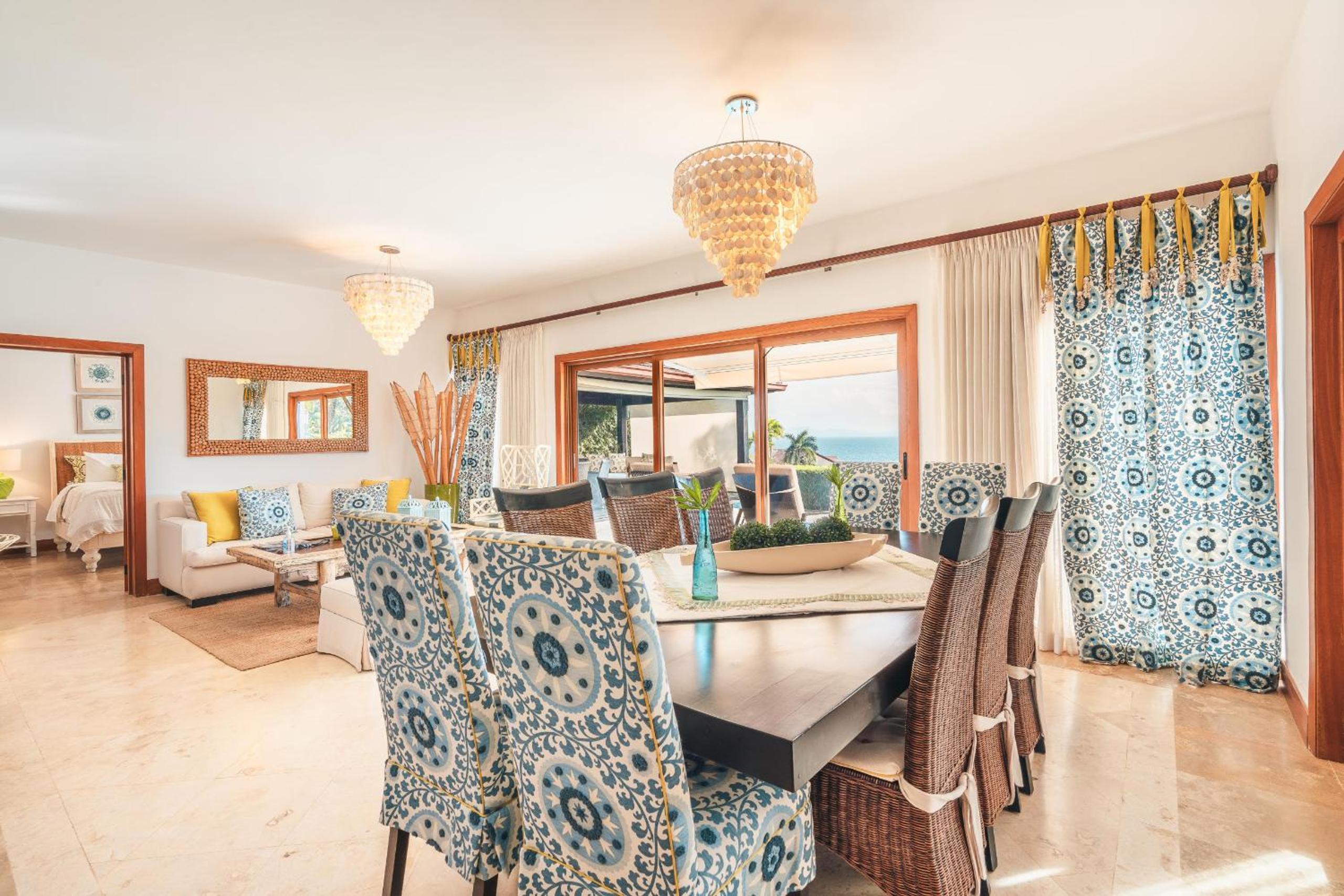 Charming villa with ocean view in Puerto Bahia