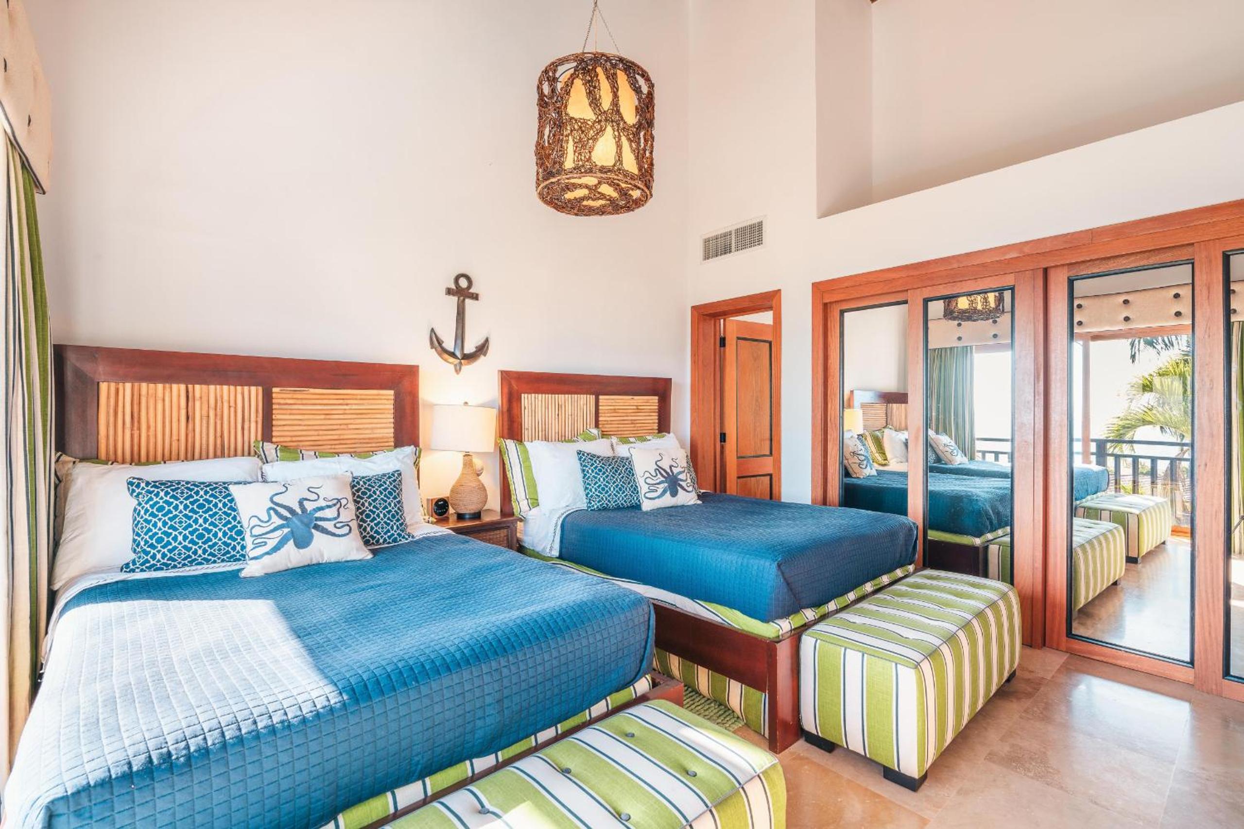 Charming villa with ocean view in Puerto Bahia