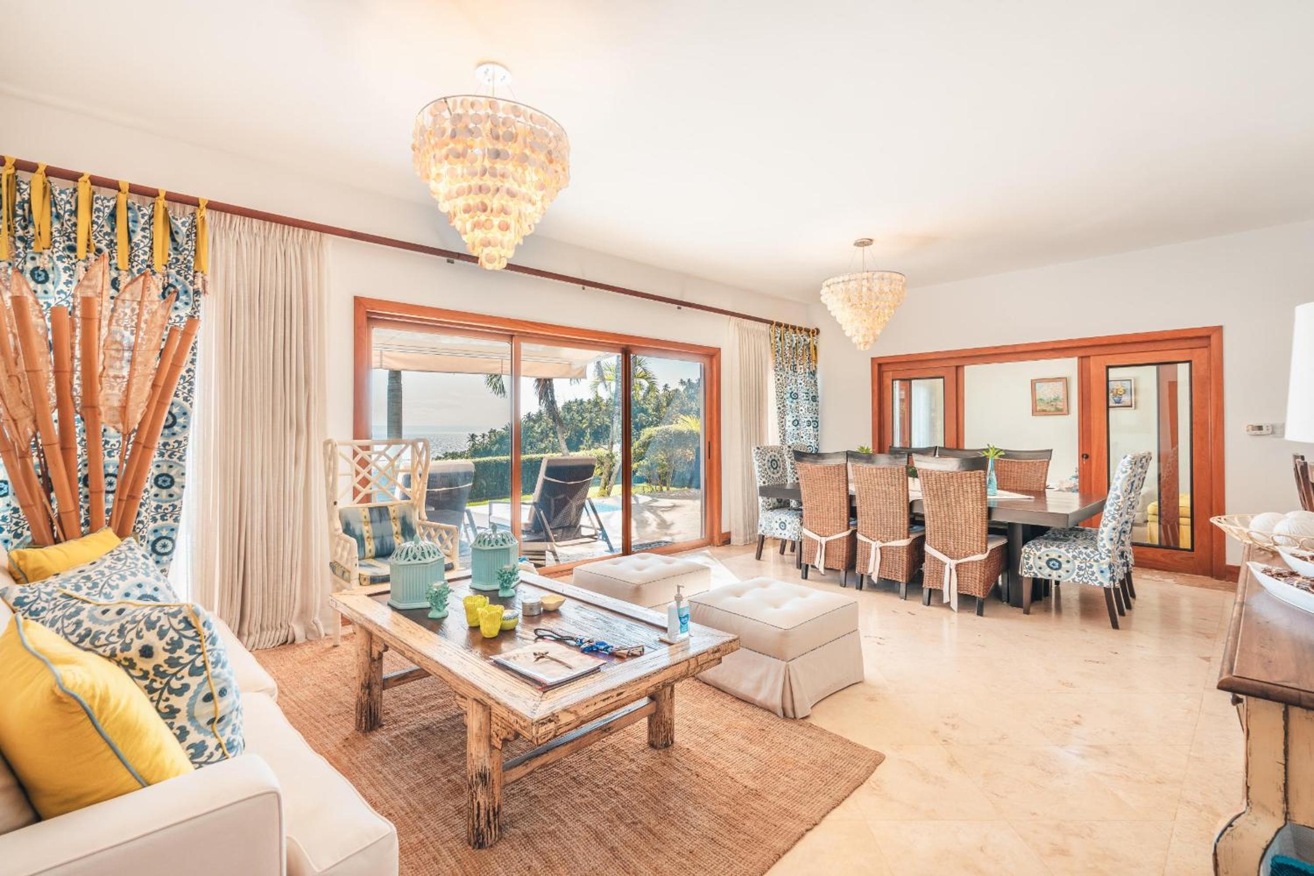 Charming villa with ocean view in Puerto Bahia