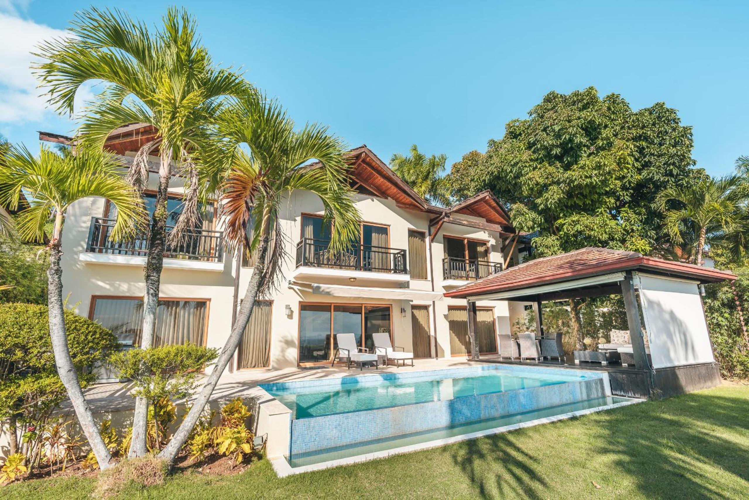 Charming villa with ocean view in Puerto Bahia