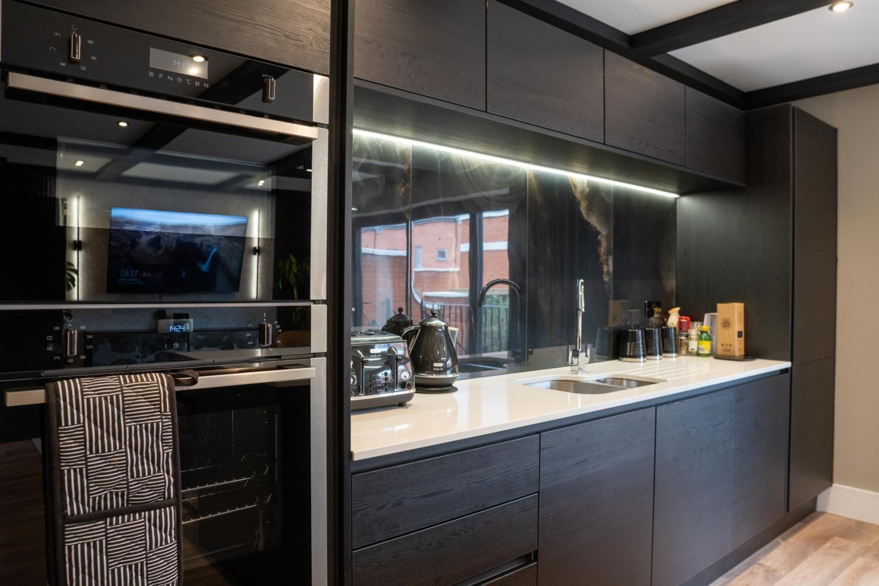 Luxury Worcester Townhouse - Free Parking view 3