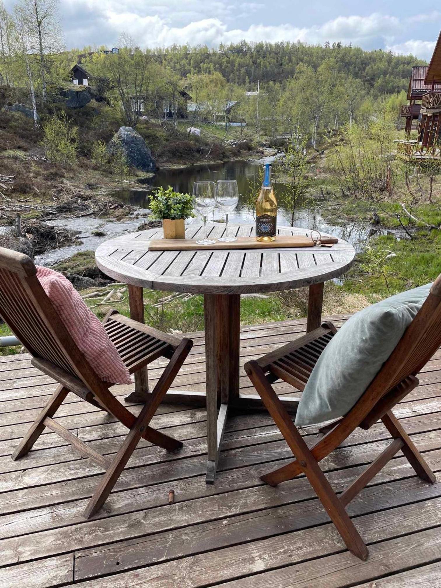 Cabin close to Kjerag, hiking and lakes! view 3