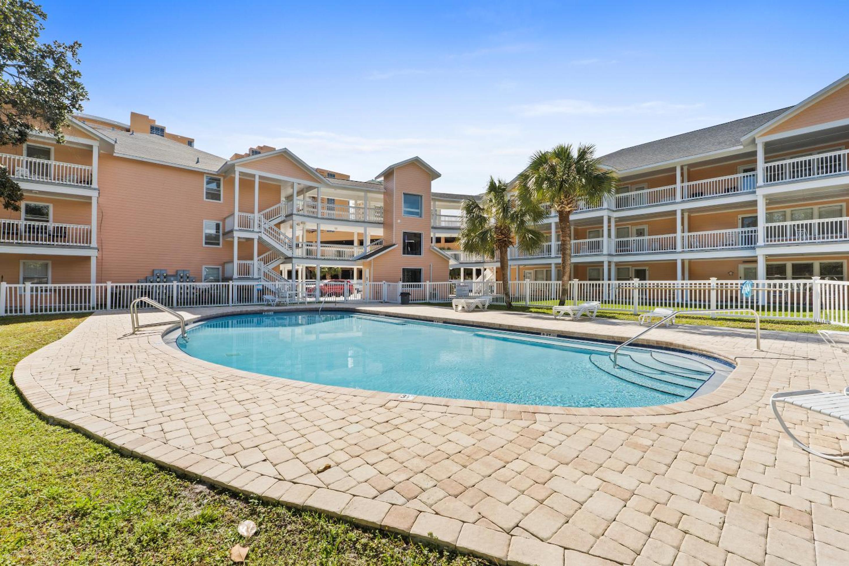 Peachtree Place Condominiums by Panhandle Getaways view 5