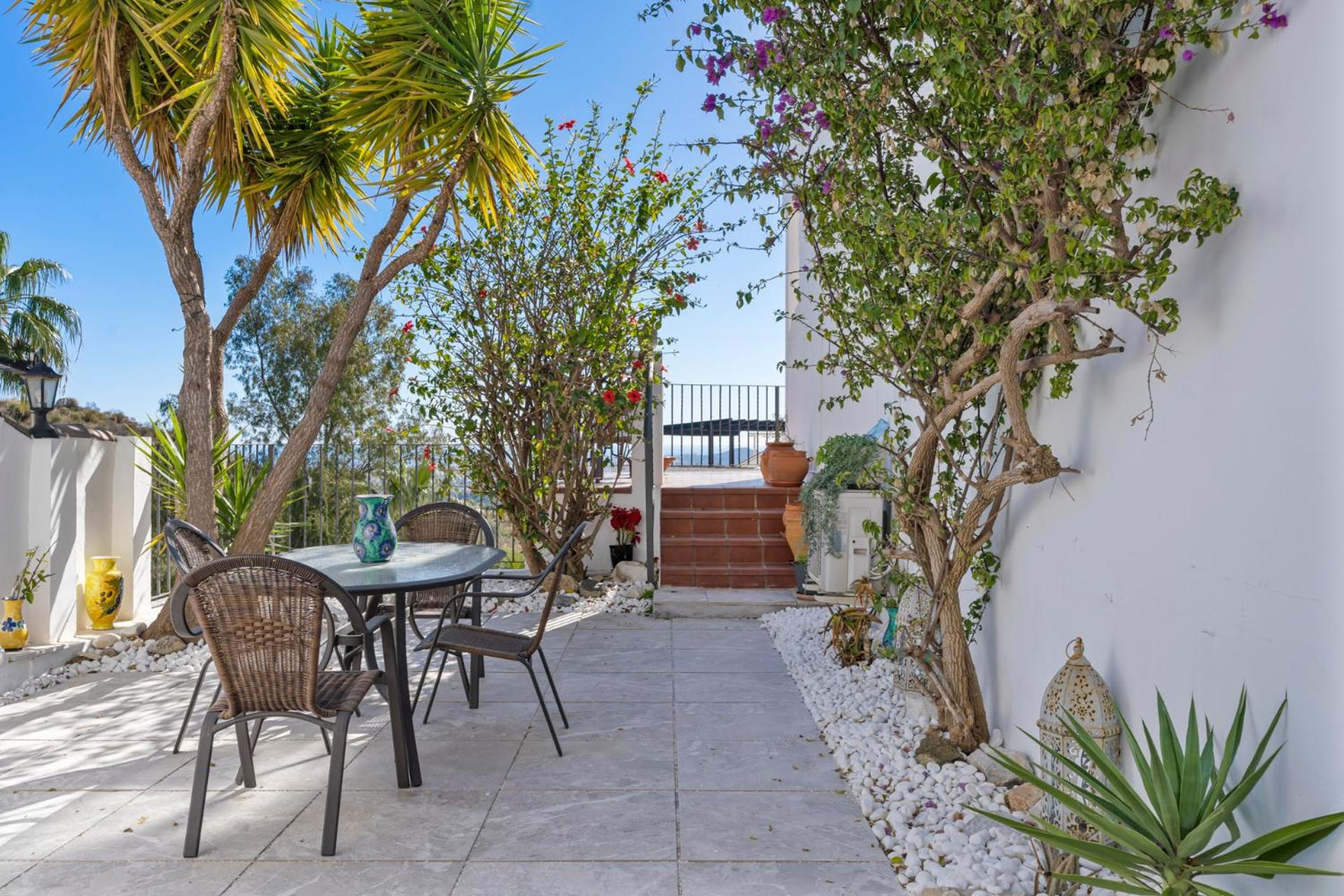 Sunny flat with pool by Costarentals - Ref 52 photo 5