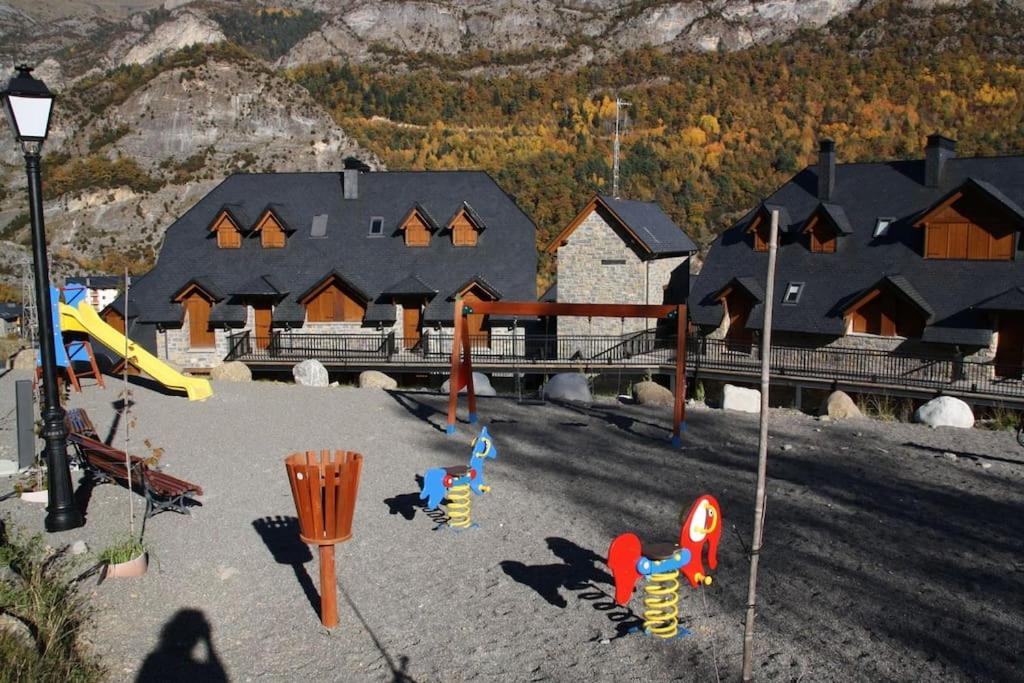 Apartamento en los Altos de Escarrilla (Formigal) view 4