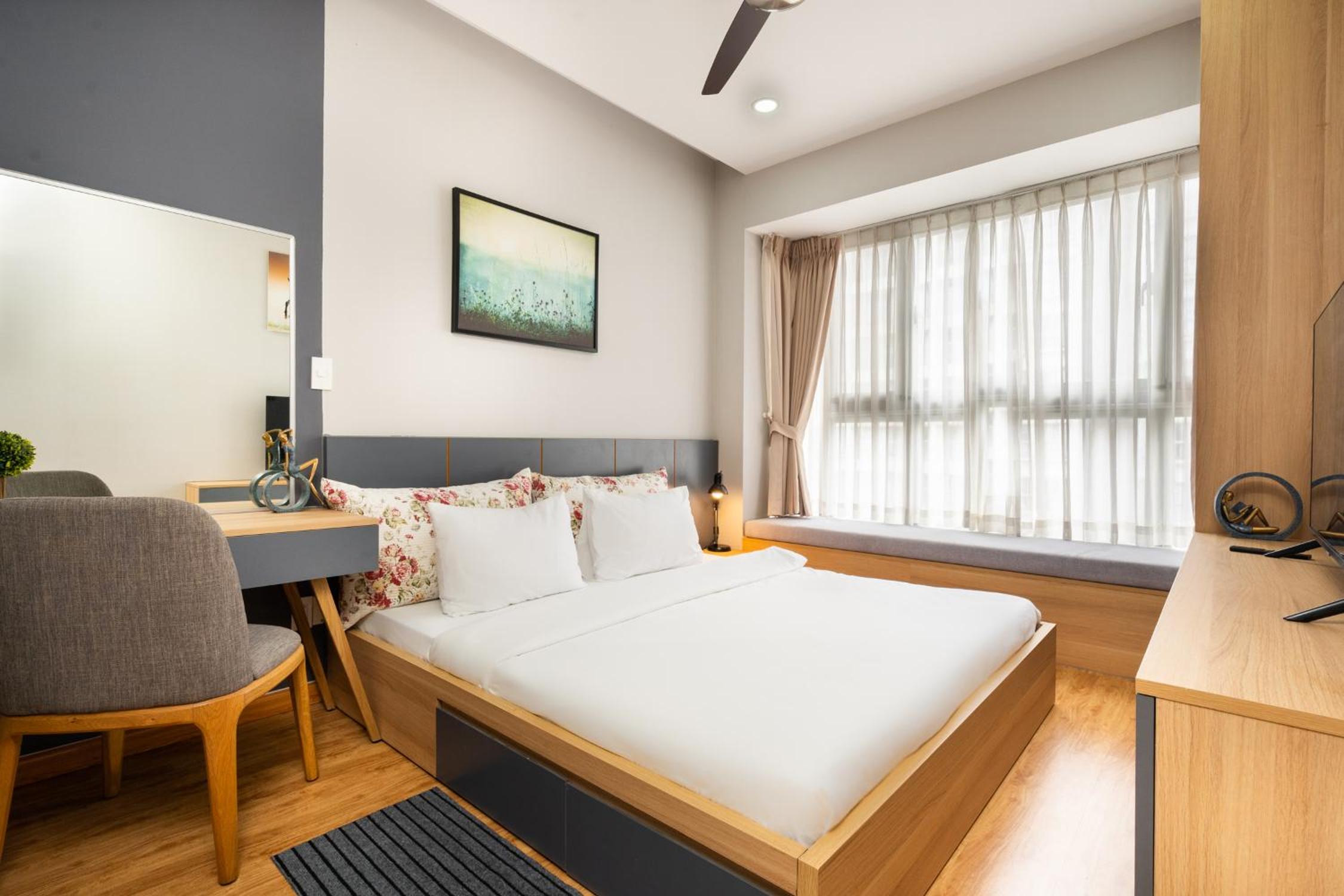 Lena Condotel