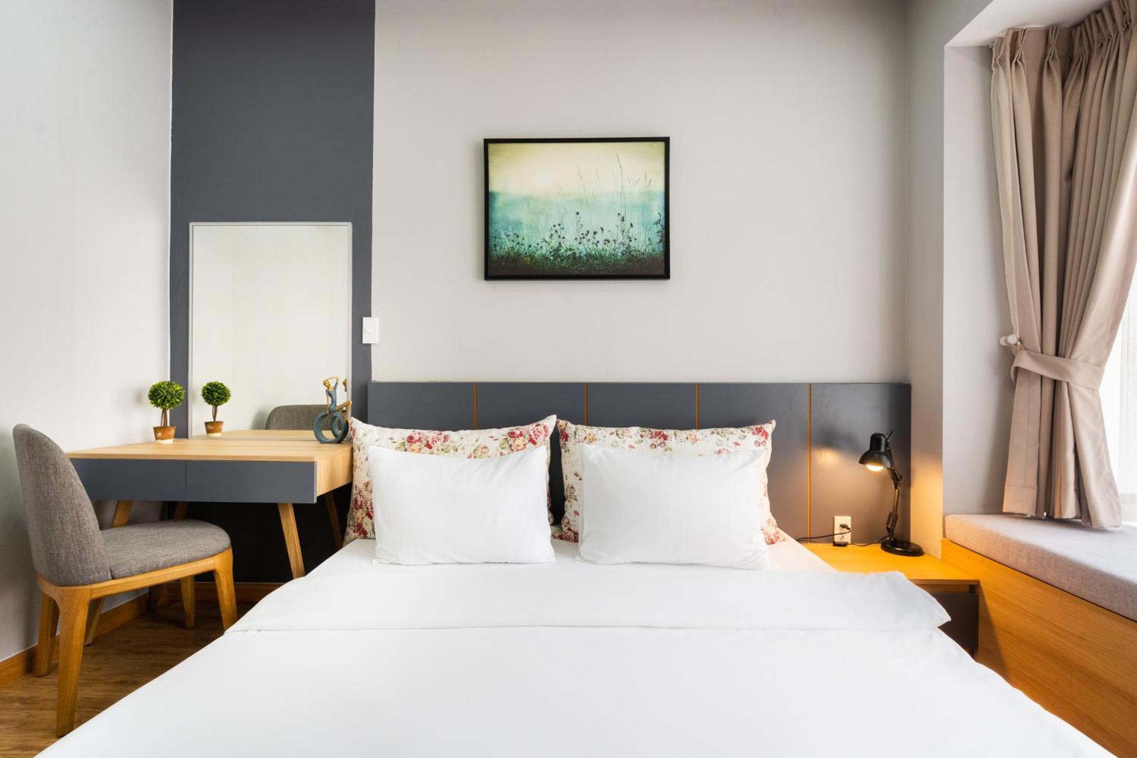 Lena Condotel