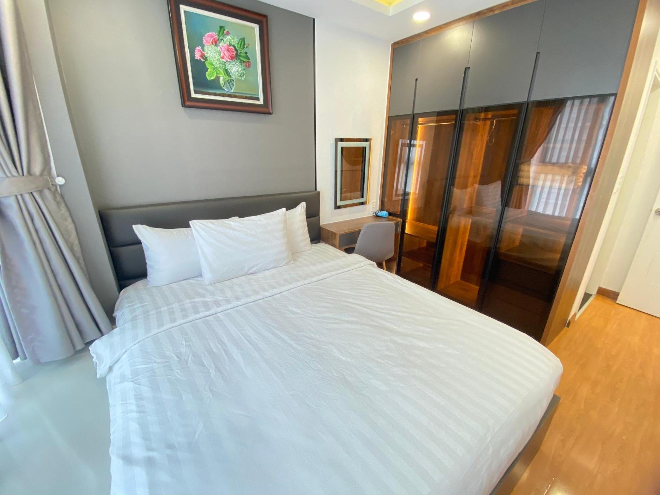 Lena Condotel