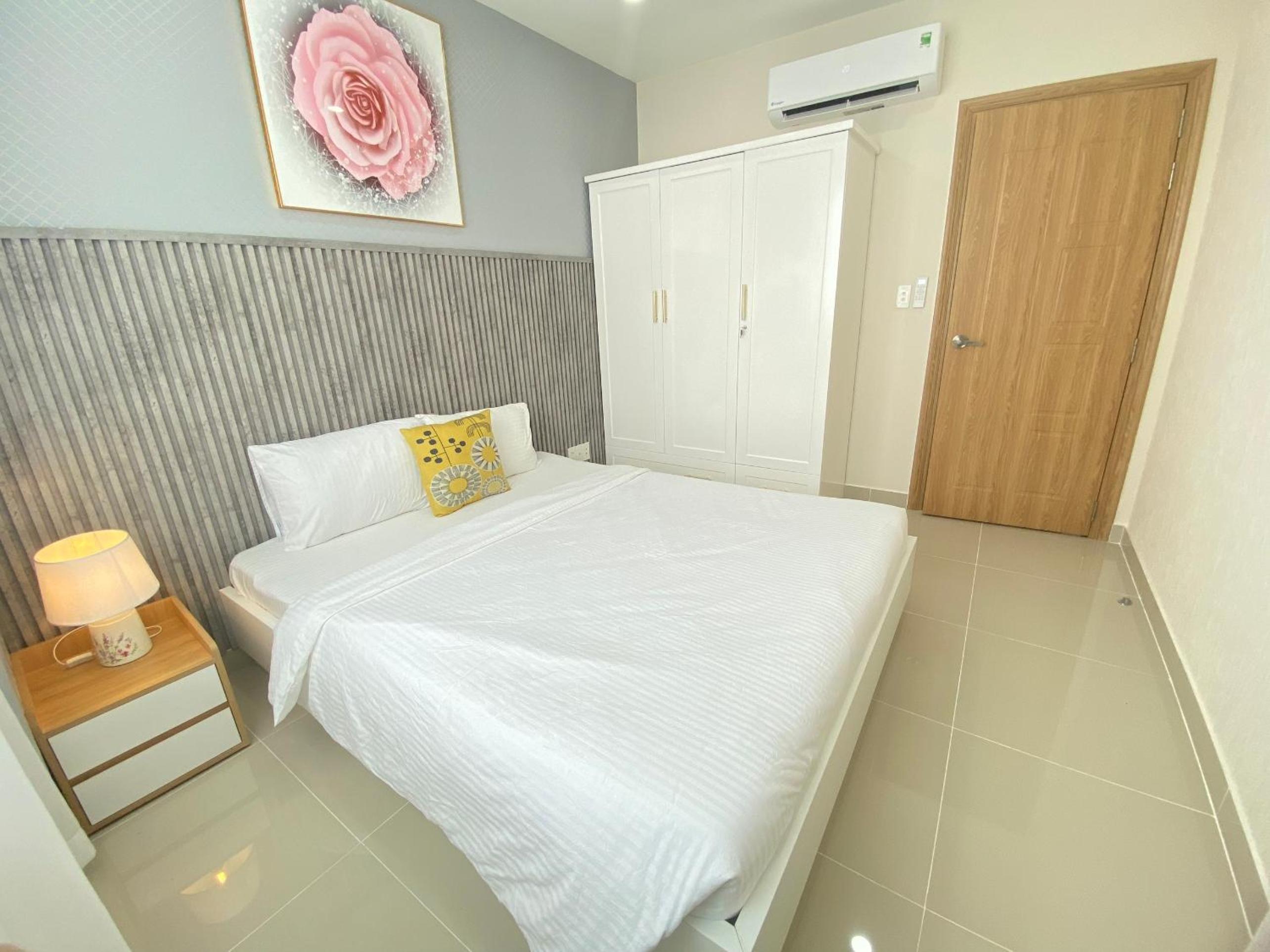 Lena Condotel