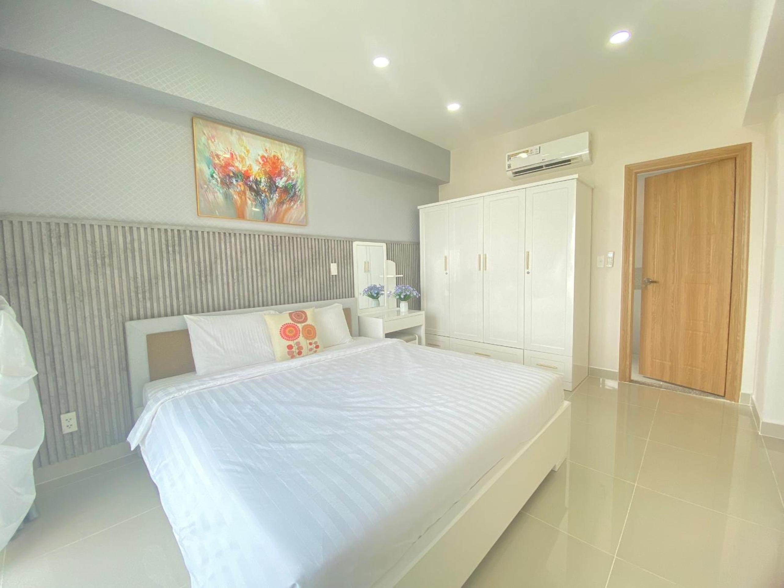 Lena Condotel