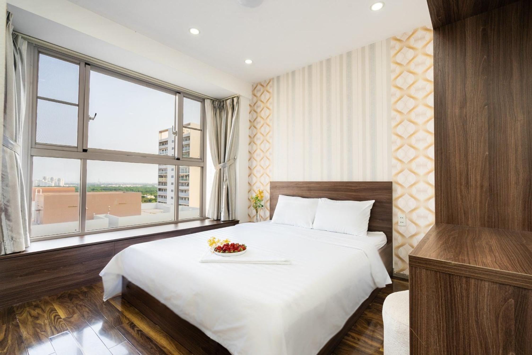 Lena Condotel