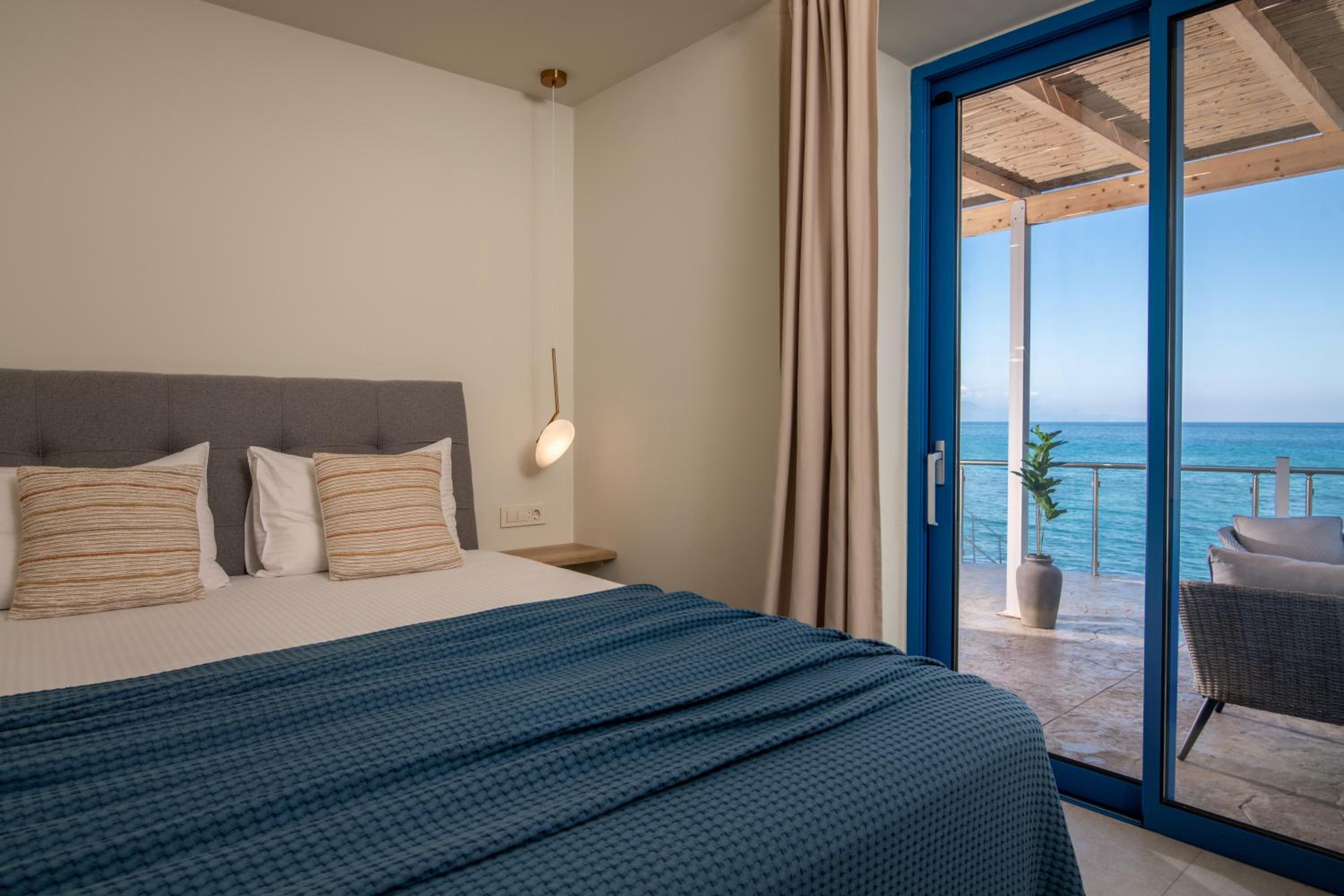 Astarte Villas - Bleu Beach Front Villa with Pool photo 4